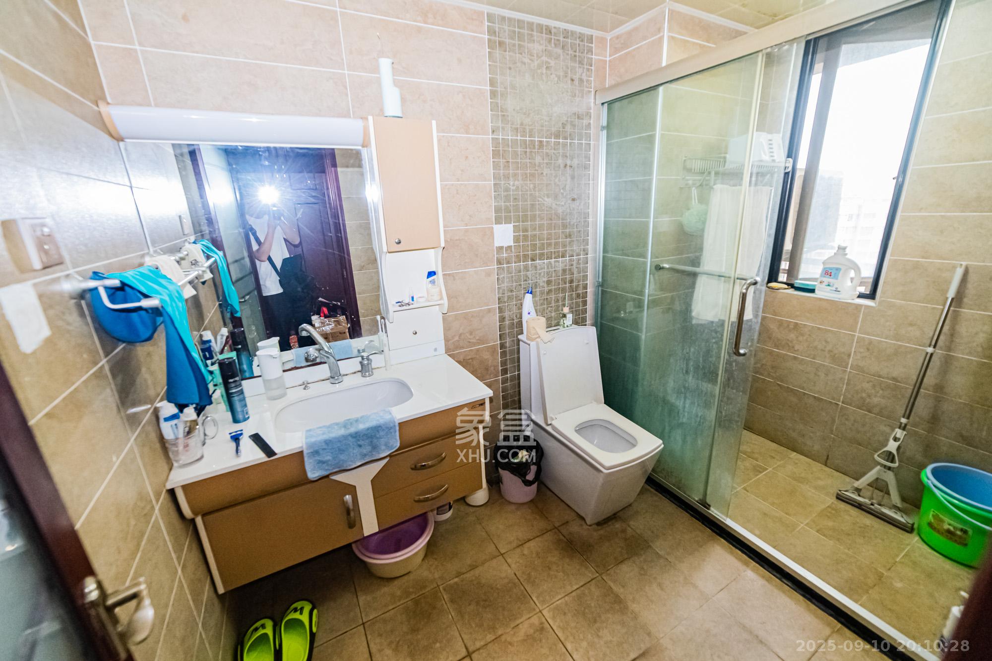 万科城  3室2厅1卫    113.0万卫生间