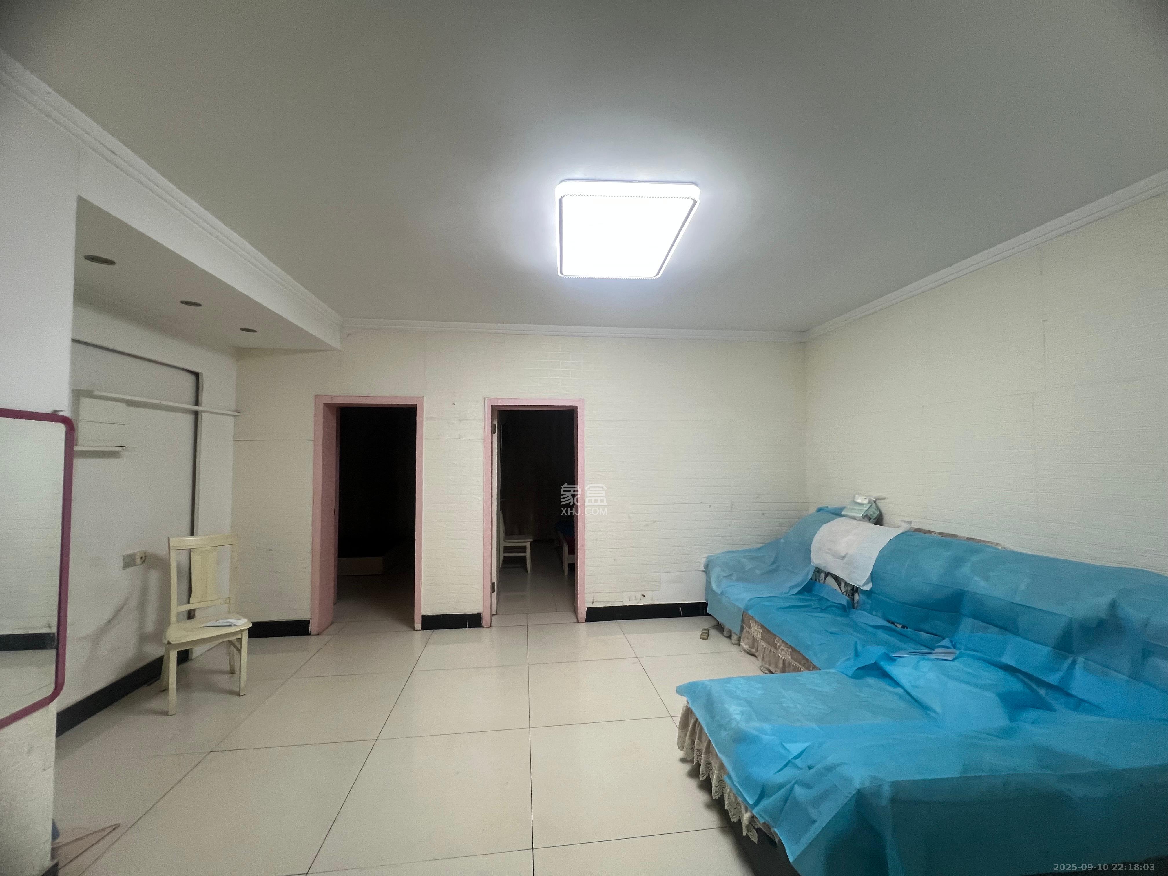 中南汽车世界  2室1厅1卫    1100.0元/月室内图