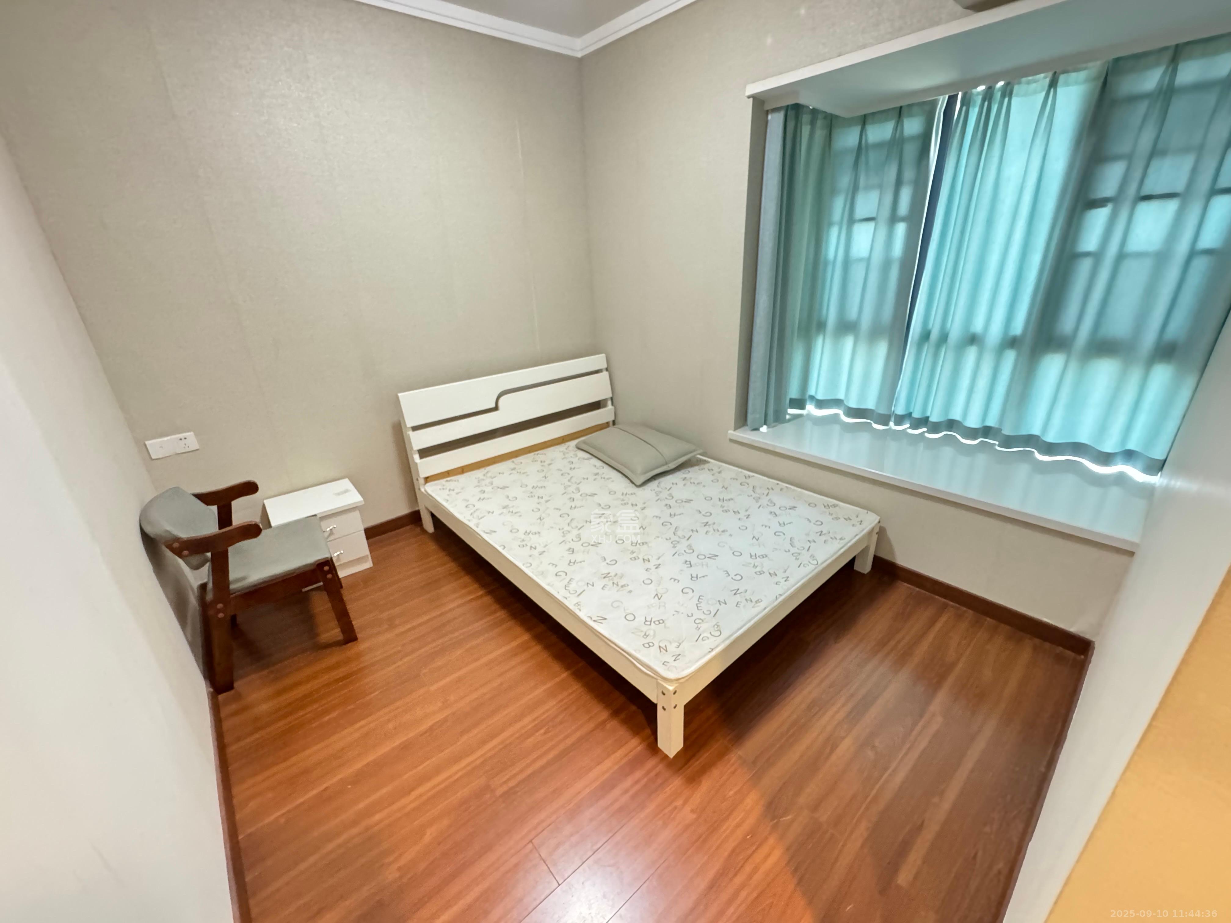 荣泰广场  3室2厅1卫    2400.0元/月室内图