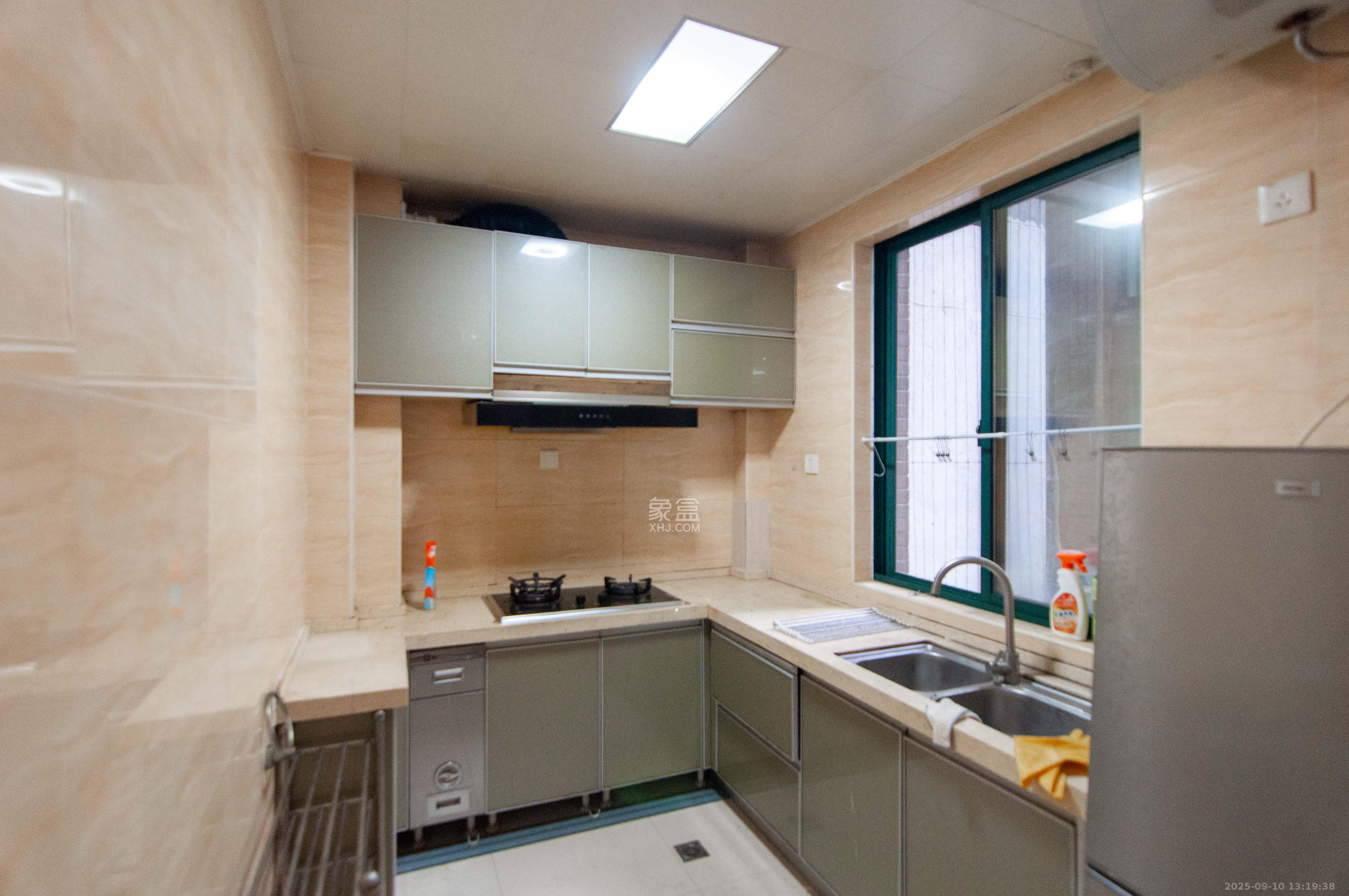 共和世家  3室2厅2卫    154.8万 共和世家  3室2厅2卫    154.8万厨房