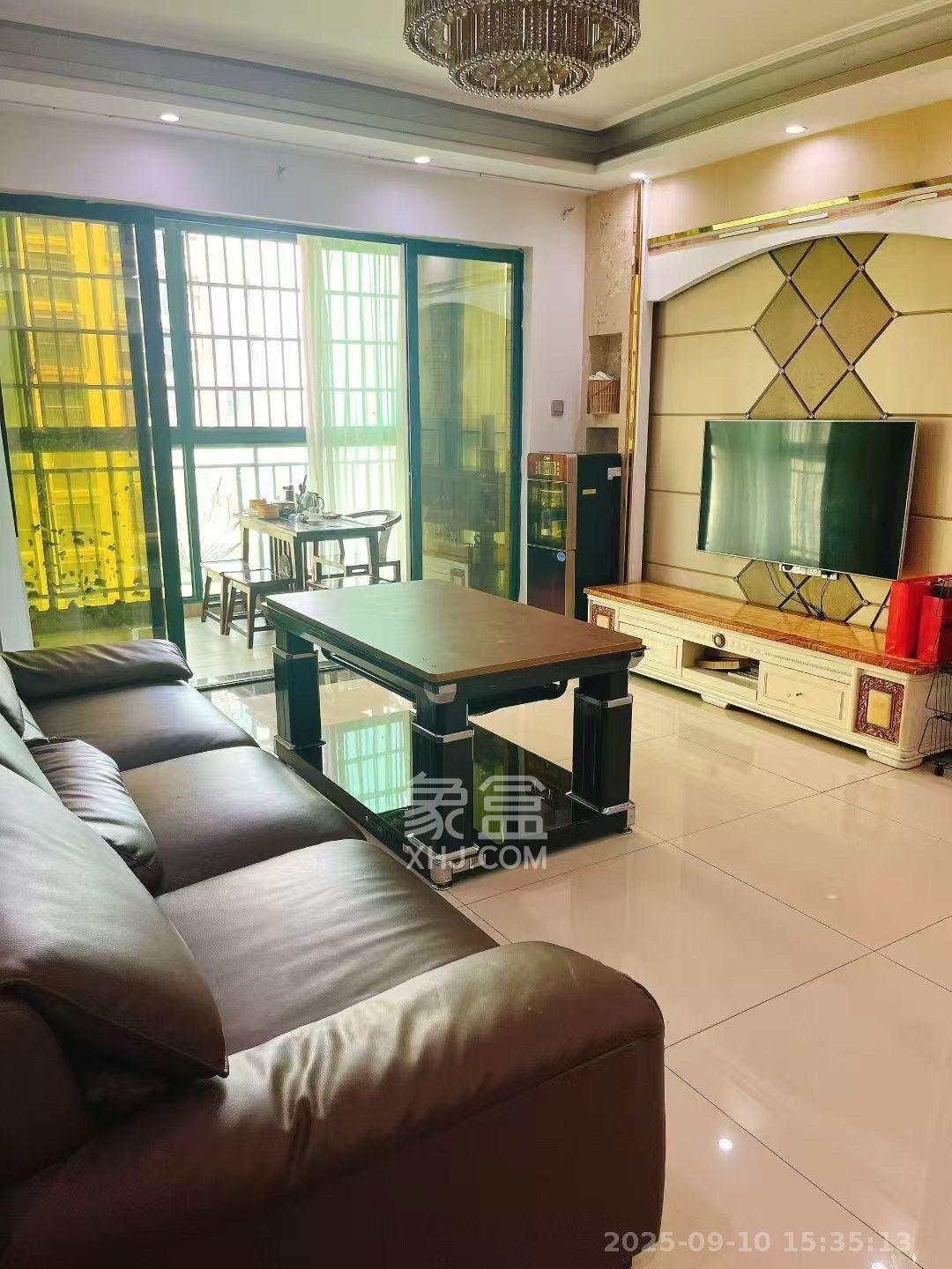 富基世纪公园 4室2厅2卫 2100.0元/月 富基世纪公园 4室2厅2卫 2100.0元/月室内图