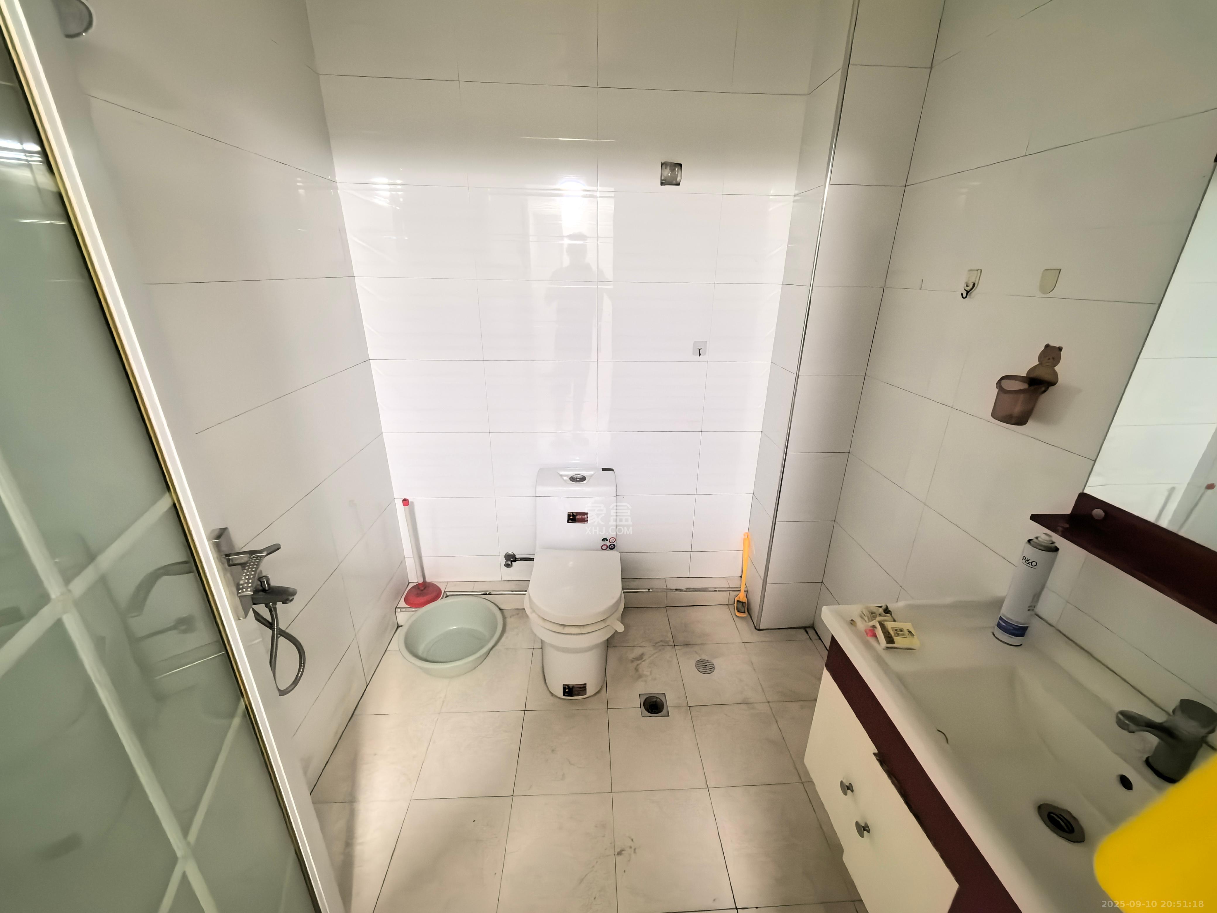 欣胜园 3室2厅2卫 1880.0元/月 欣胜园 3室2厅2卫 1880.0元/月室内图