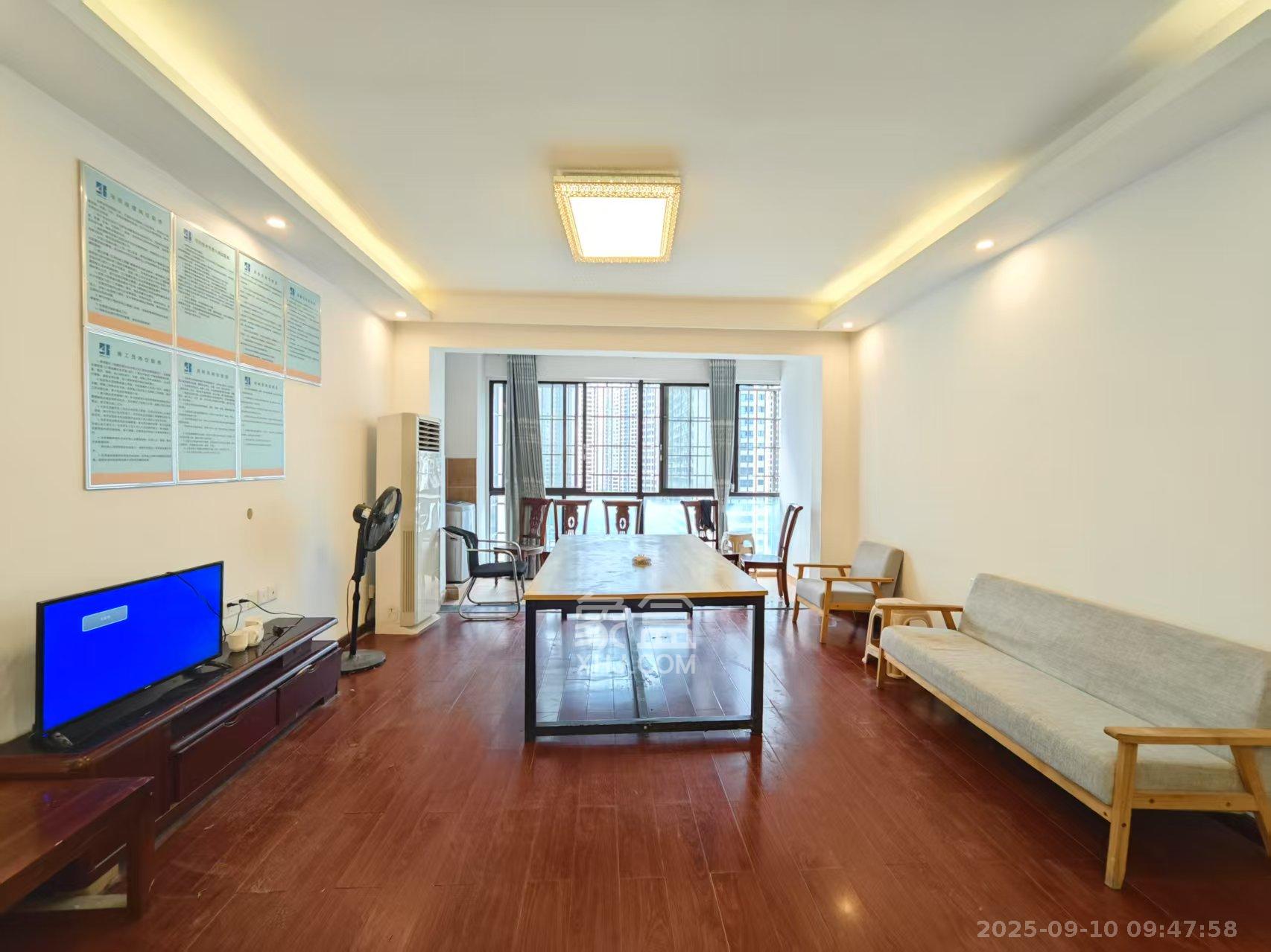 汀湘十里  4室2厅2卫    2400.0元/月 汀湘十里  4室2厅2卫    2400.0元/月室内图