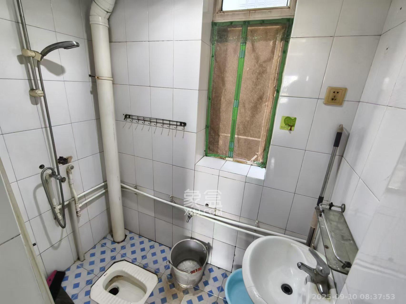 国庆新村  2室1厅1卫    1200.0元/月室内图