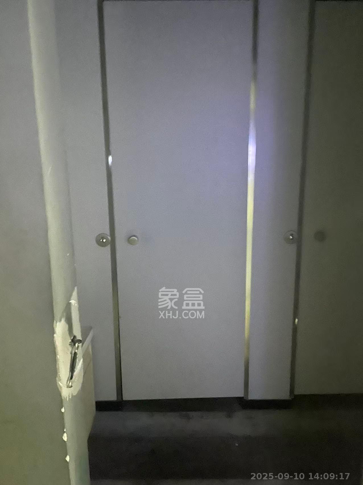 标志商务中心  1室1厅1卫    2600.0元/月 标志商务中心  1室1厅1卫    2600.0元/月室内图