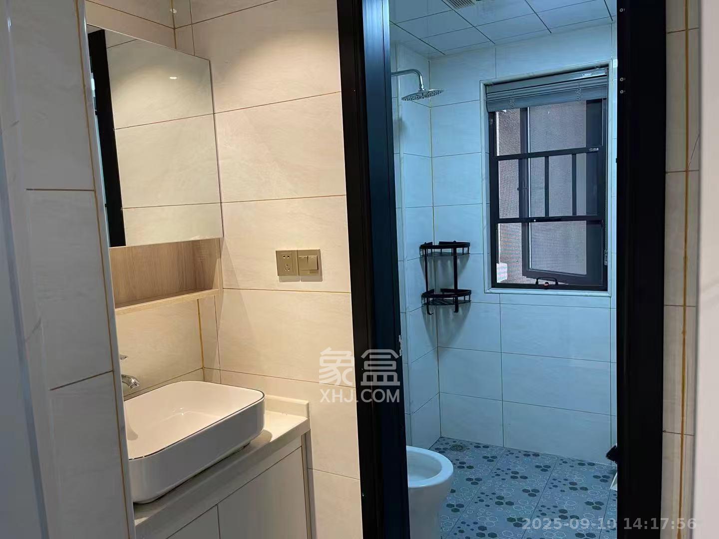 阳光城尚东湾青云苑  3室2厅1卫    2400.0元/月室内图