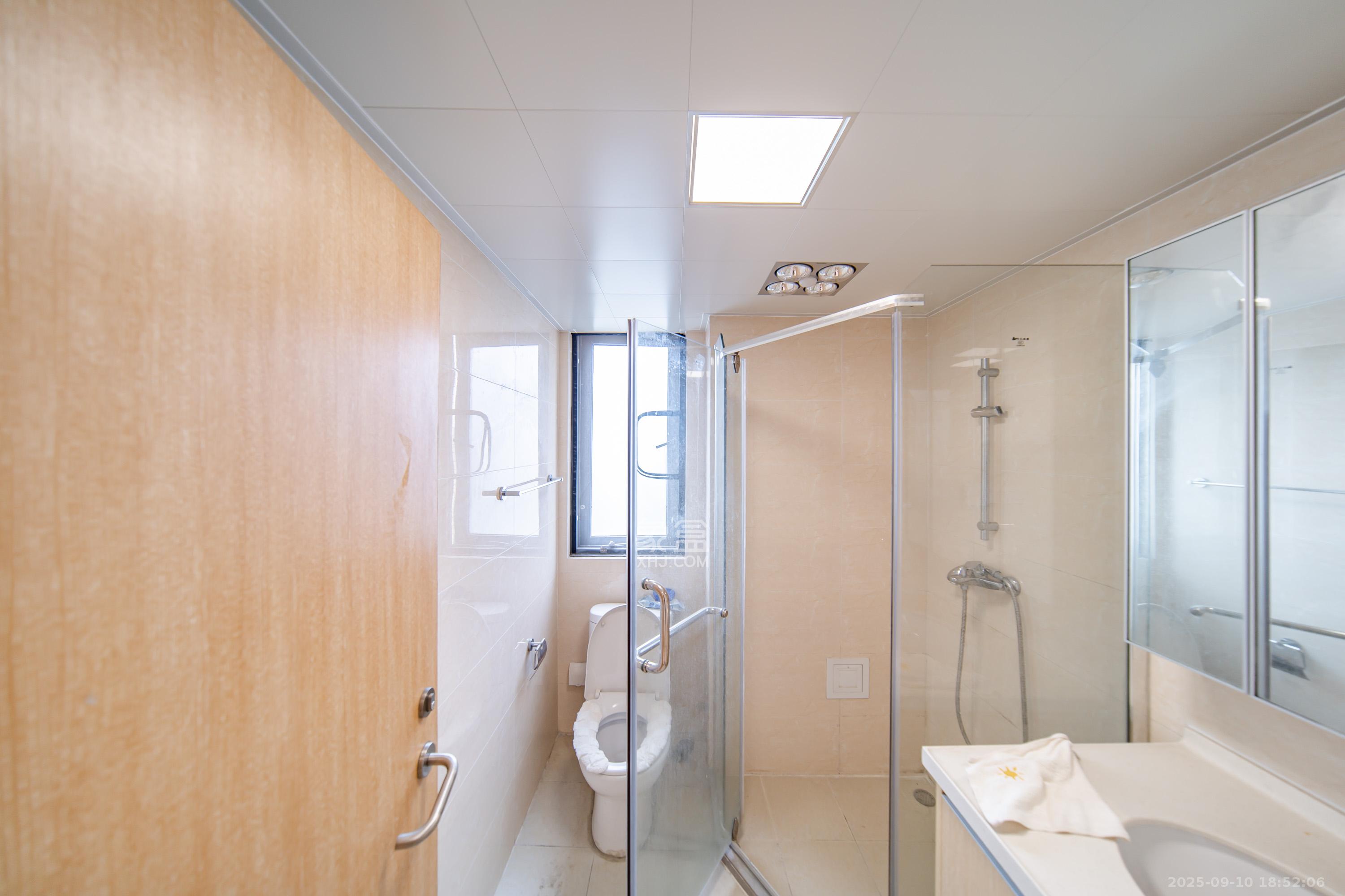 兰亭湾畔  3室2厅2卫    138.0万卫生间