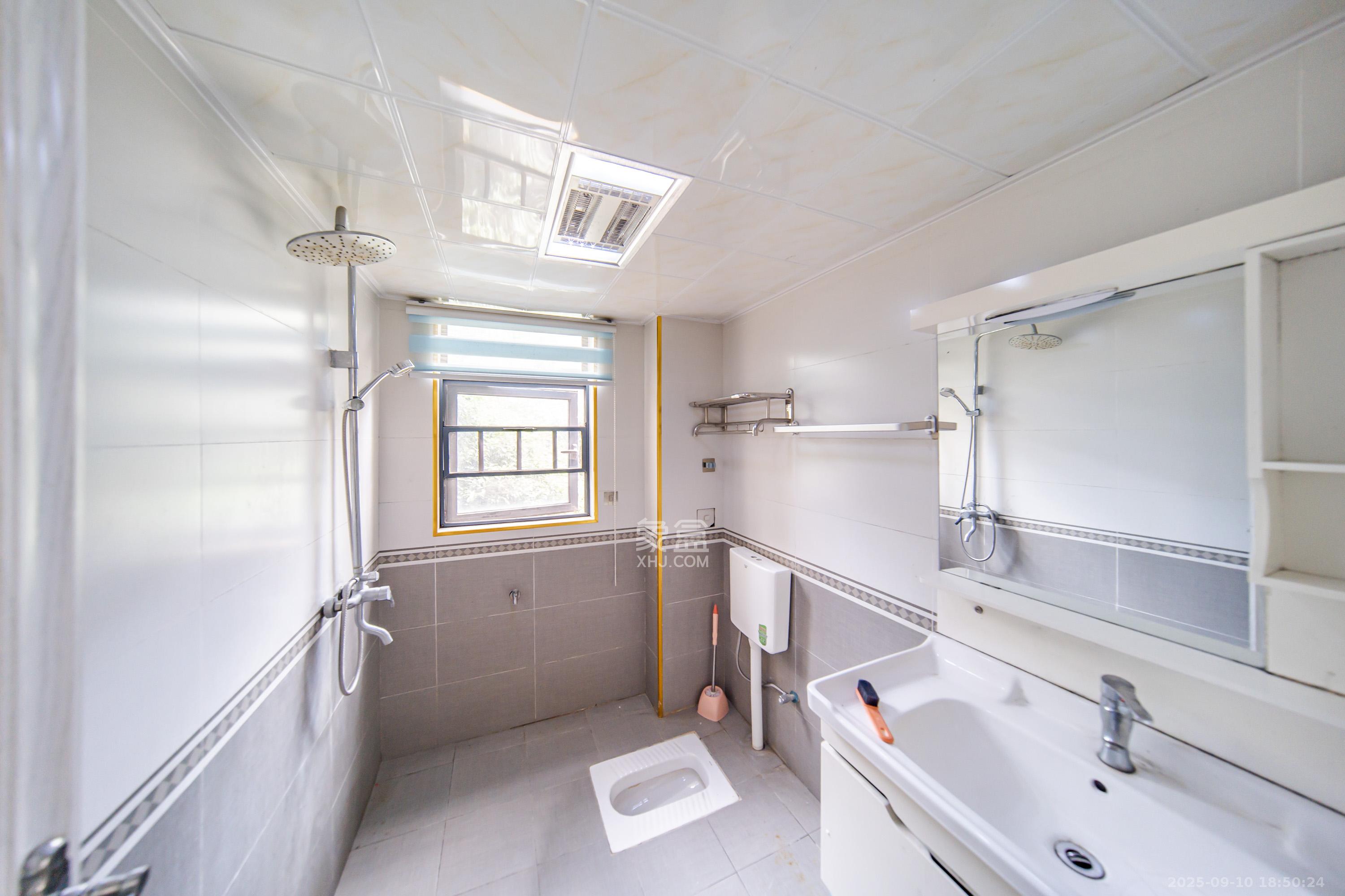 湘熙水郡(观澜海赋家园) 3室2厅2卫 113.0万 湘熙水郡(观澜海赋家园) 3室2厅2卫 113.0万卫生间