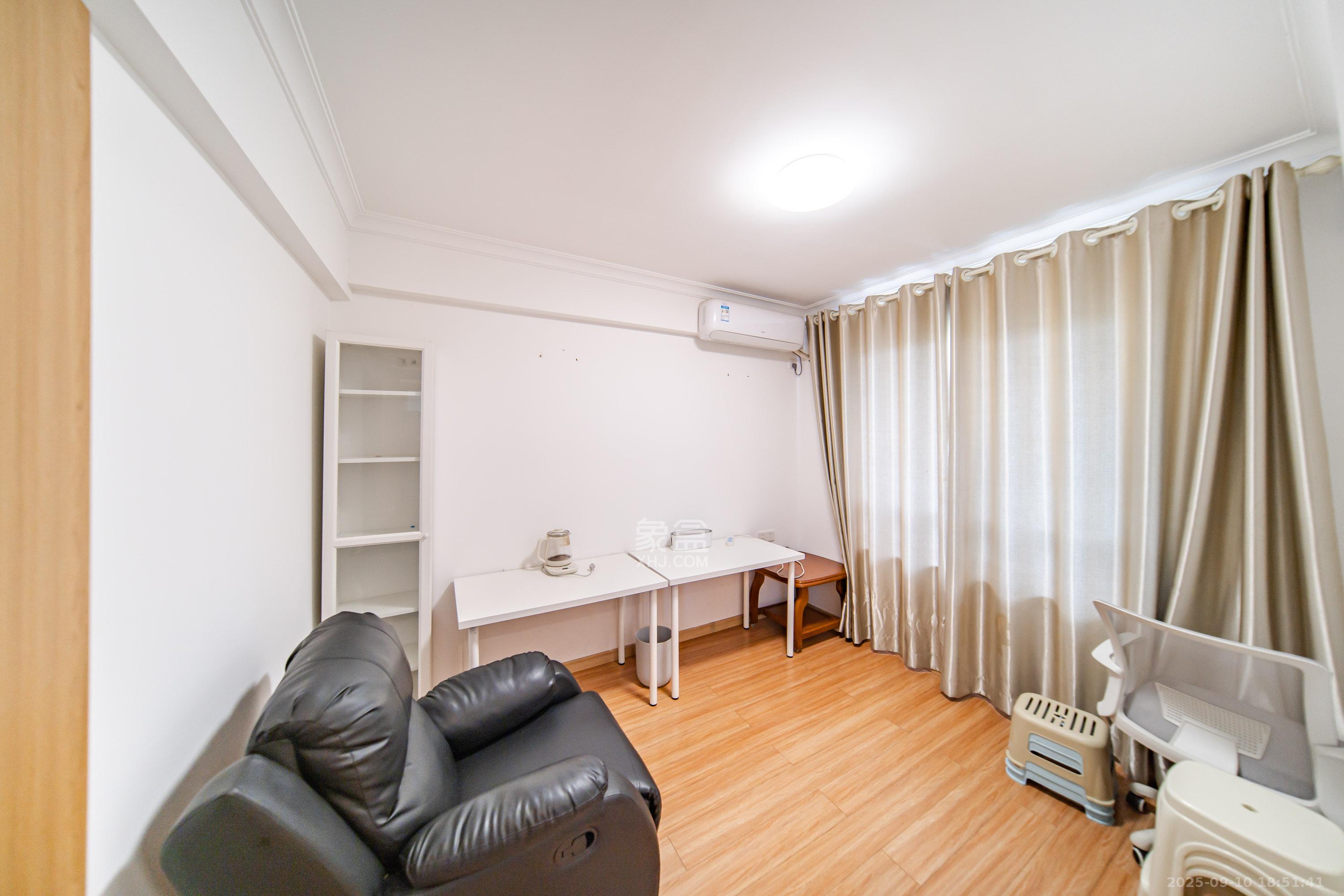 万科金域缇香  3室2厅2卫    120.0万卧室