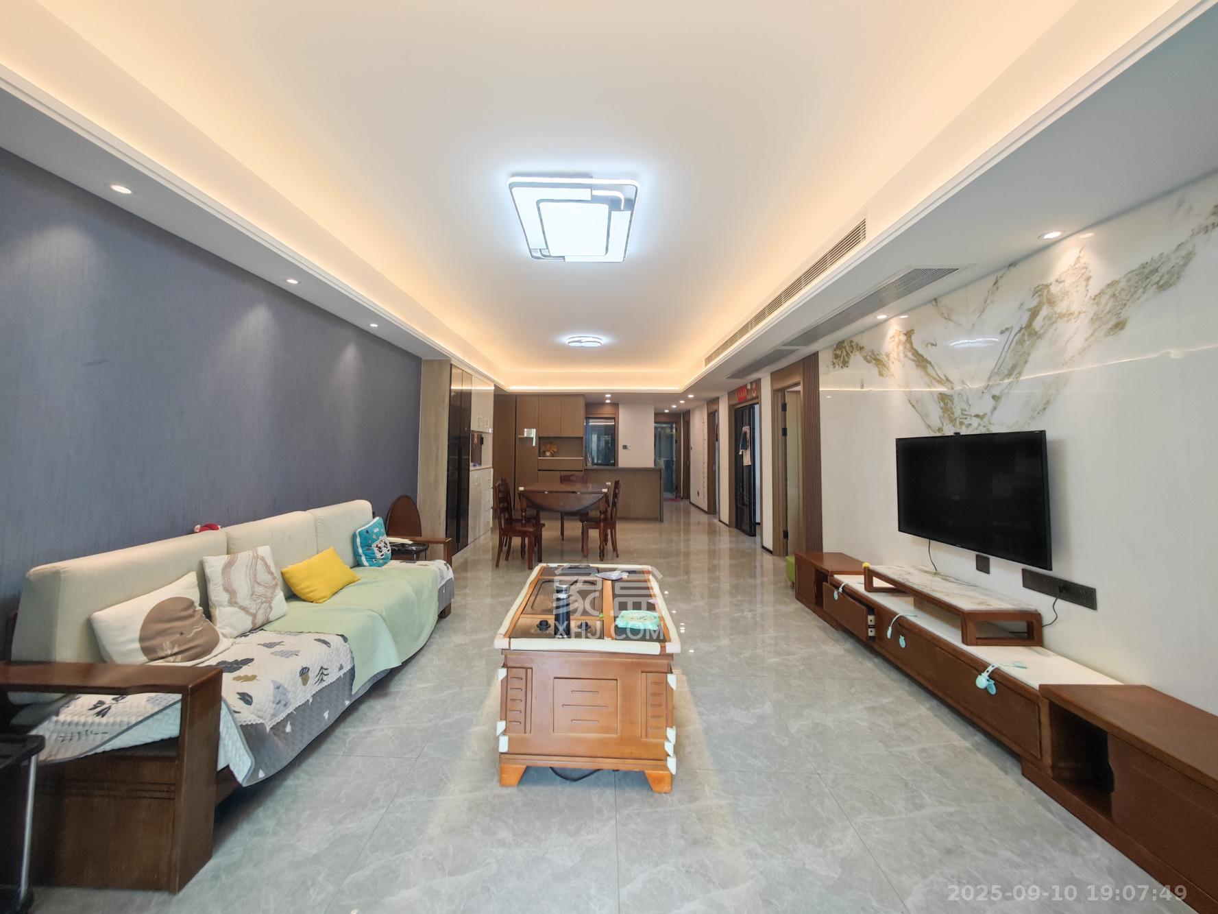 万科金色麦田  4室2厅2卫    185.0万 万科金色麦田  4室2厅2卫    185.0万客厅