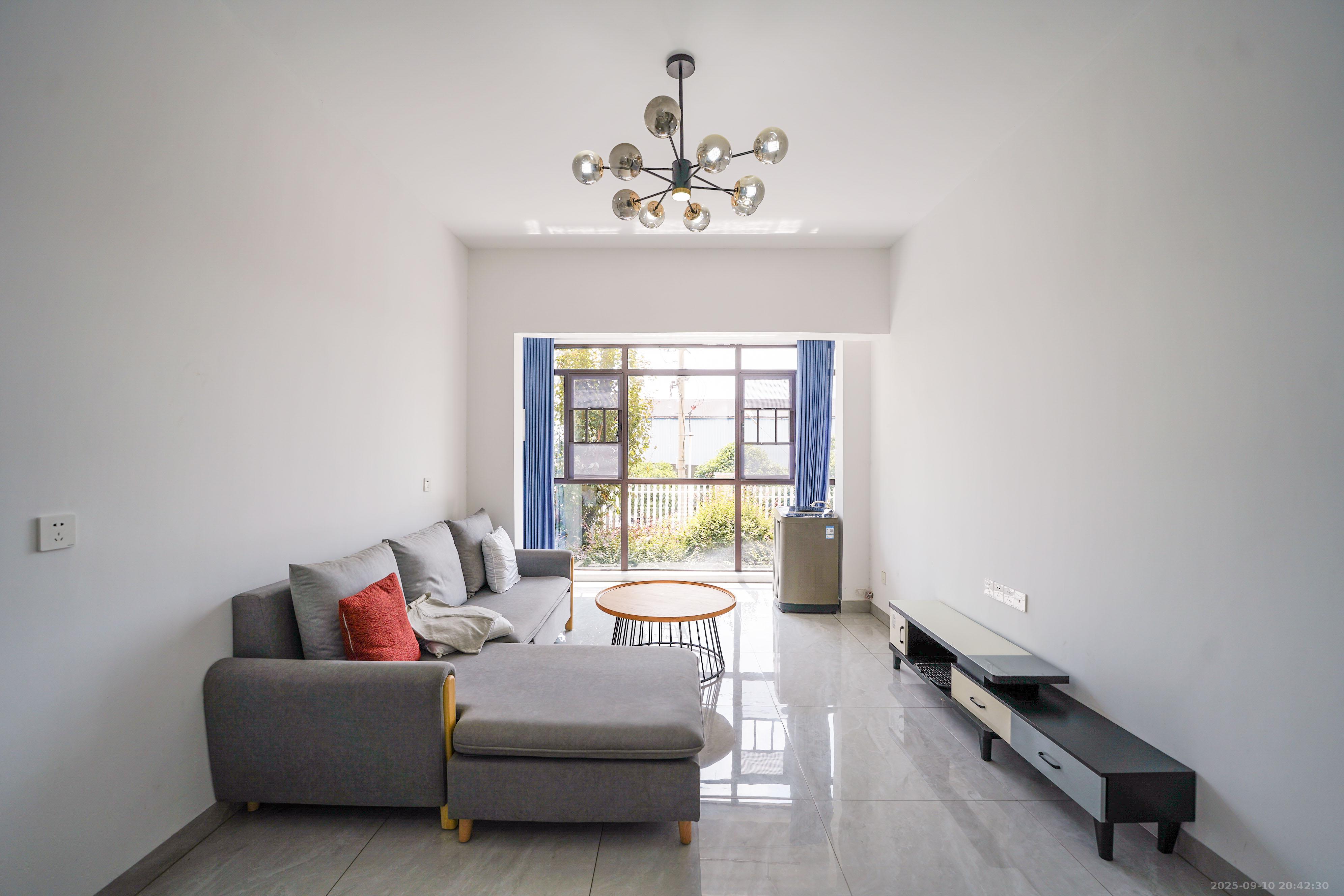 福天藏郡院子 2室2厅1卫 40.0万 福天藏郡院子 2室2厅1卫 40.0万客厅