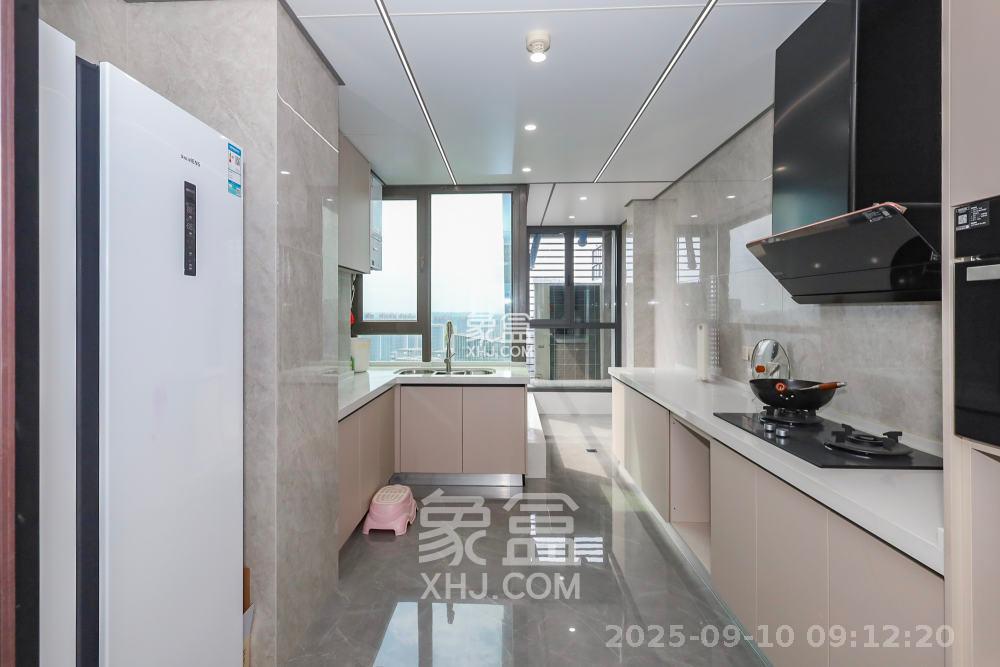 远洋外滩壹号  4室2厅2卫    15000.0元/月 远洋外滩壹号  4室2厅2卫    15000.0元/月室内图