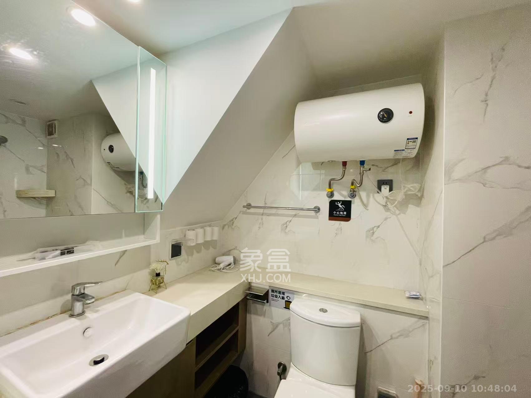 达美寰宇中心 2室2厅1卫 2200.0元/月 达美寰宇中心 2室2厅1卫 2200.0元/月室内图