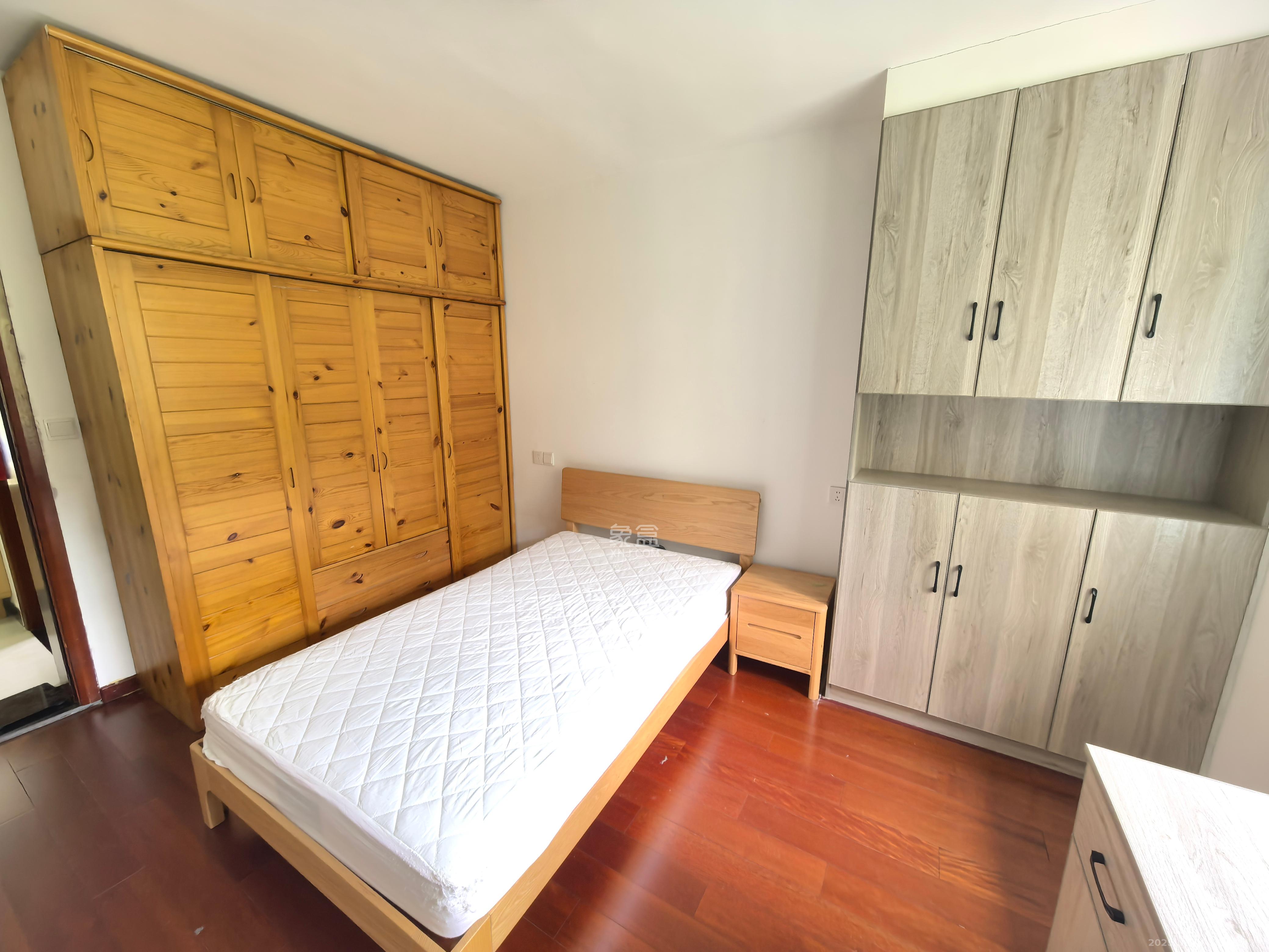 望月湖小区三片  3室2厅1卫    3100.0元/月室内图