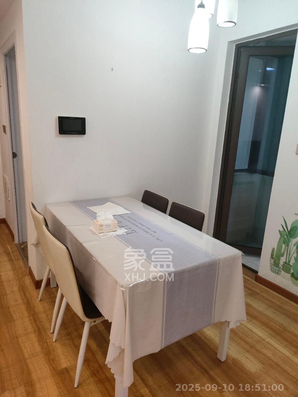 龙湖湘风原著(龙湖湘风星城) 1室2厅1卫 1600.0元/月 龙湖湘风原著(龙湖湘风星城) 1室2厅1卫 1600.0元/月室内图