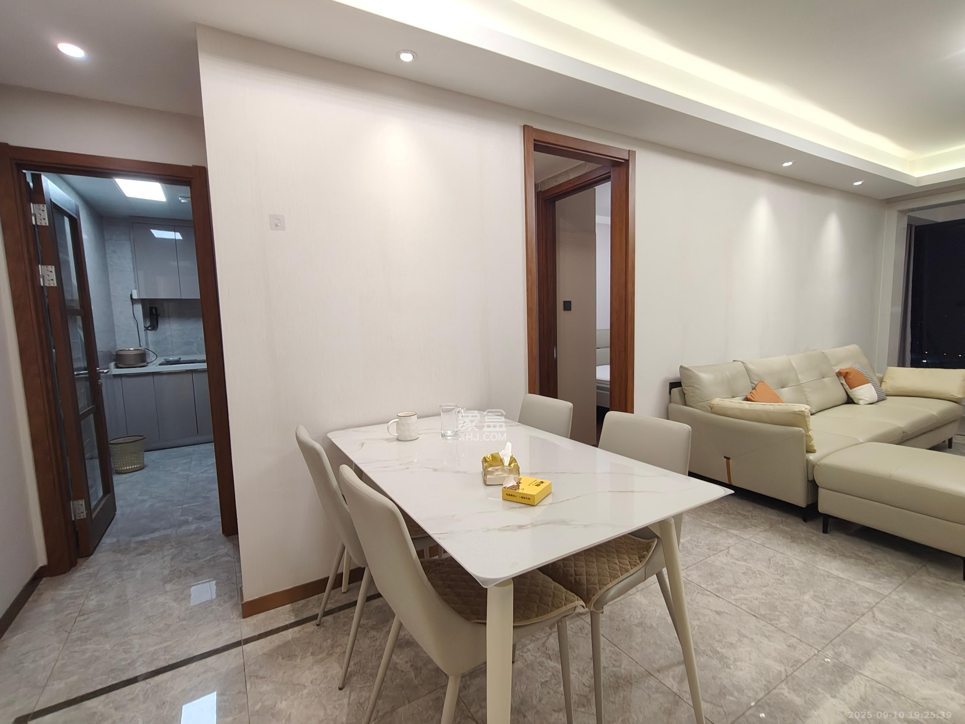 梅溪悦章  3室2厅2卫    3800.0元/月室内图