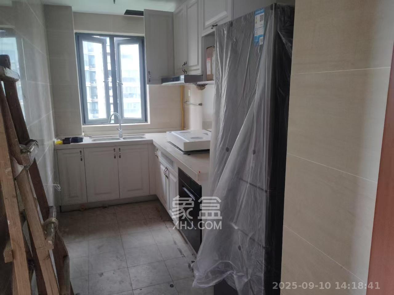 恒大翡翠华庭 3室2厅2卫 2000.0元/月 恒大翡翠华庭 3室2厅2卫 2000.0元/月室内图