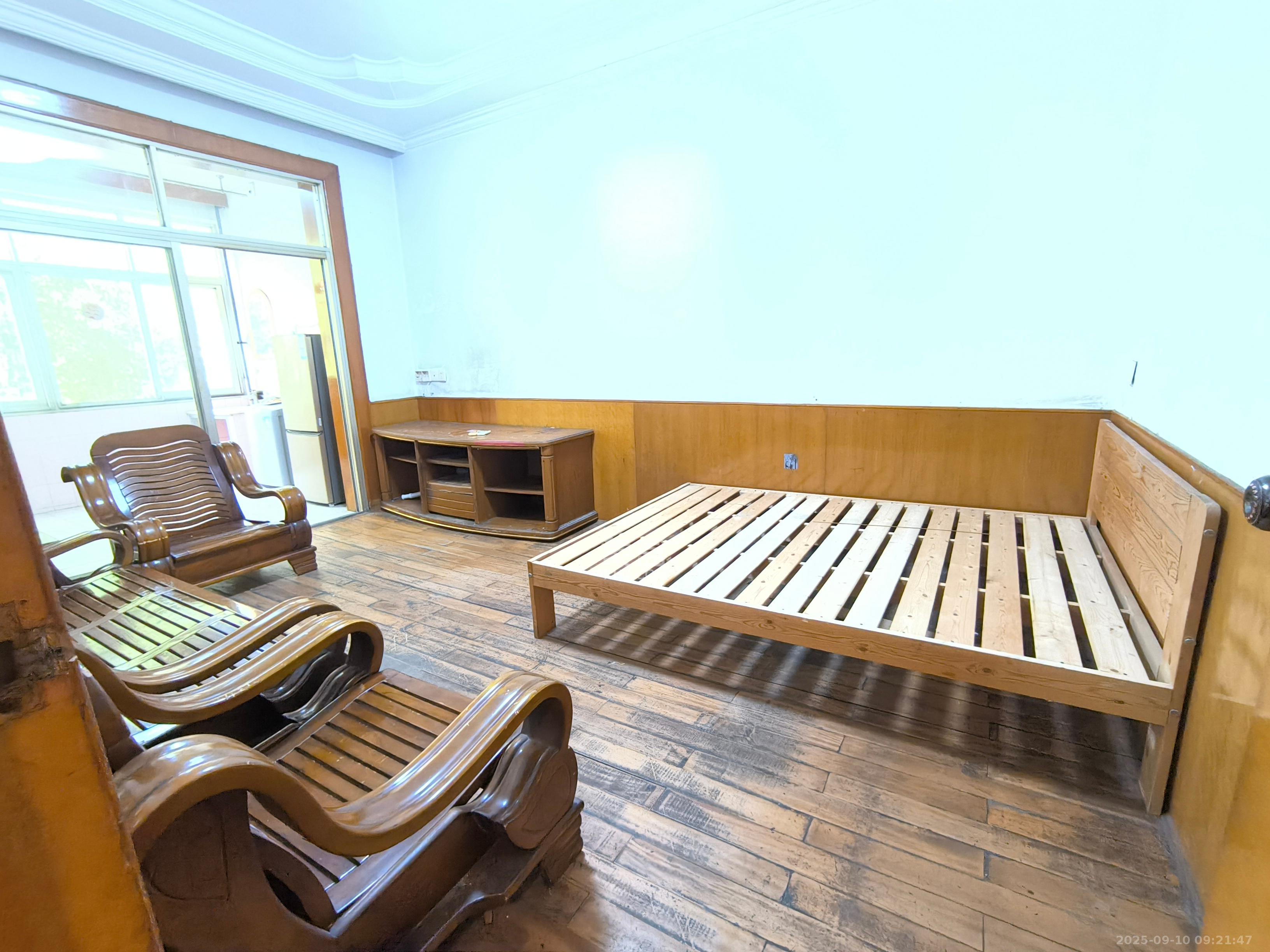 湘雅医院职工宿舍南院  3室1厅1卫    2200.0元/月室内图