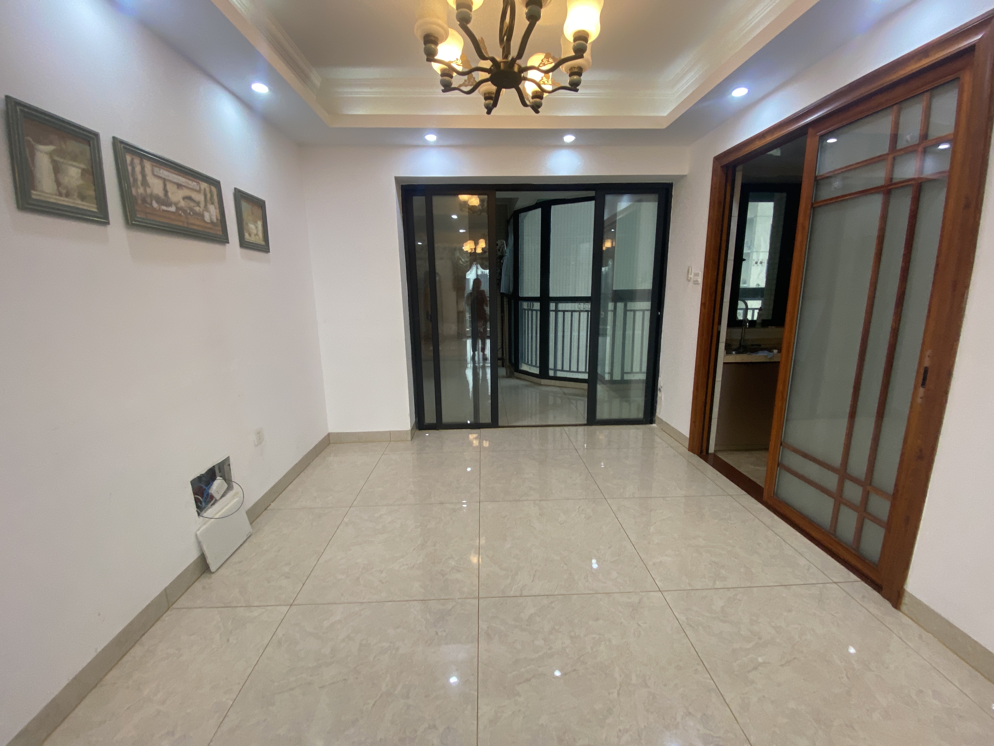 万景峰一期  3室2厅2卫    2500.0元/月室内图