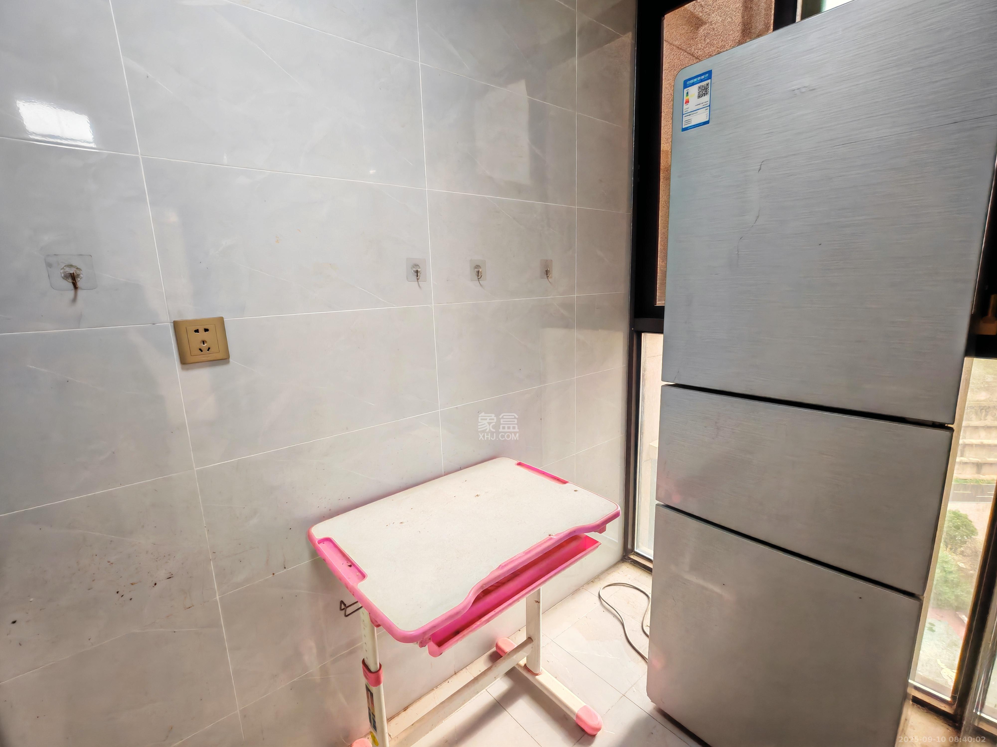 新新花园 2室2厅1卫 2200.0元/月 新新花园 2室2厅1卫 2200.0元/月室内图