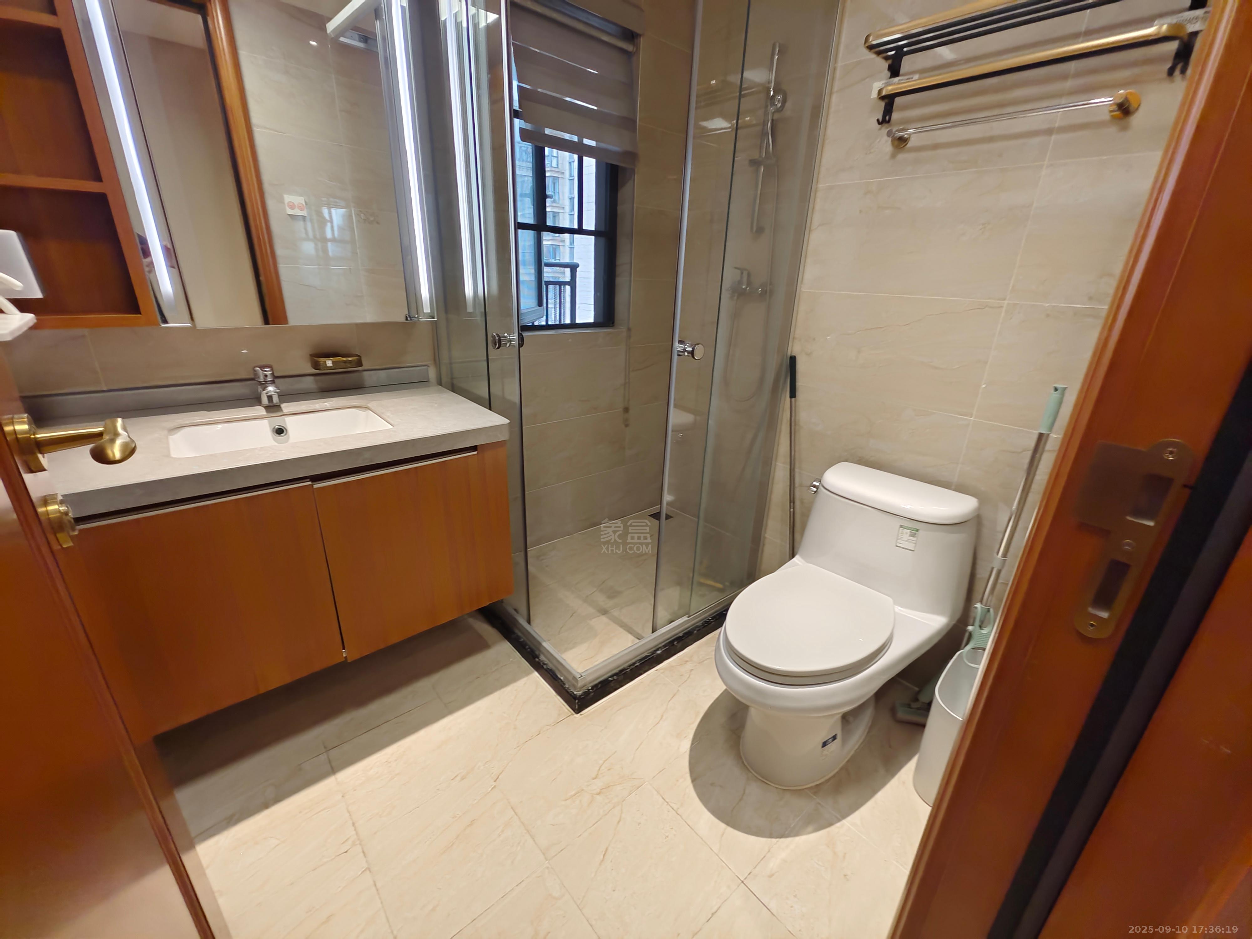 恒大华府 3室2厅2卫 3000.0元/月 恒大华府 3室2厅2卫 3000.0元/月室内图