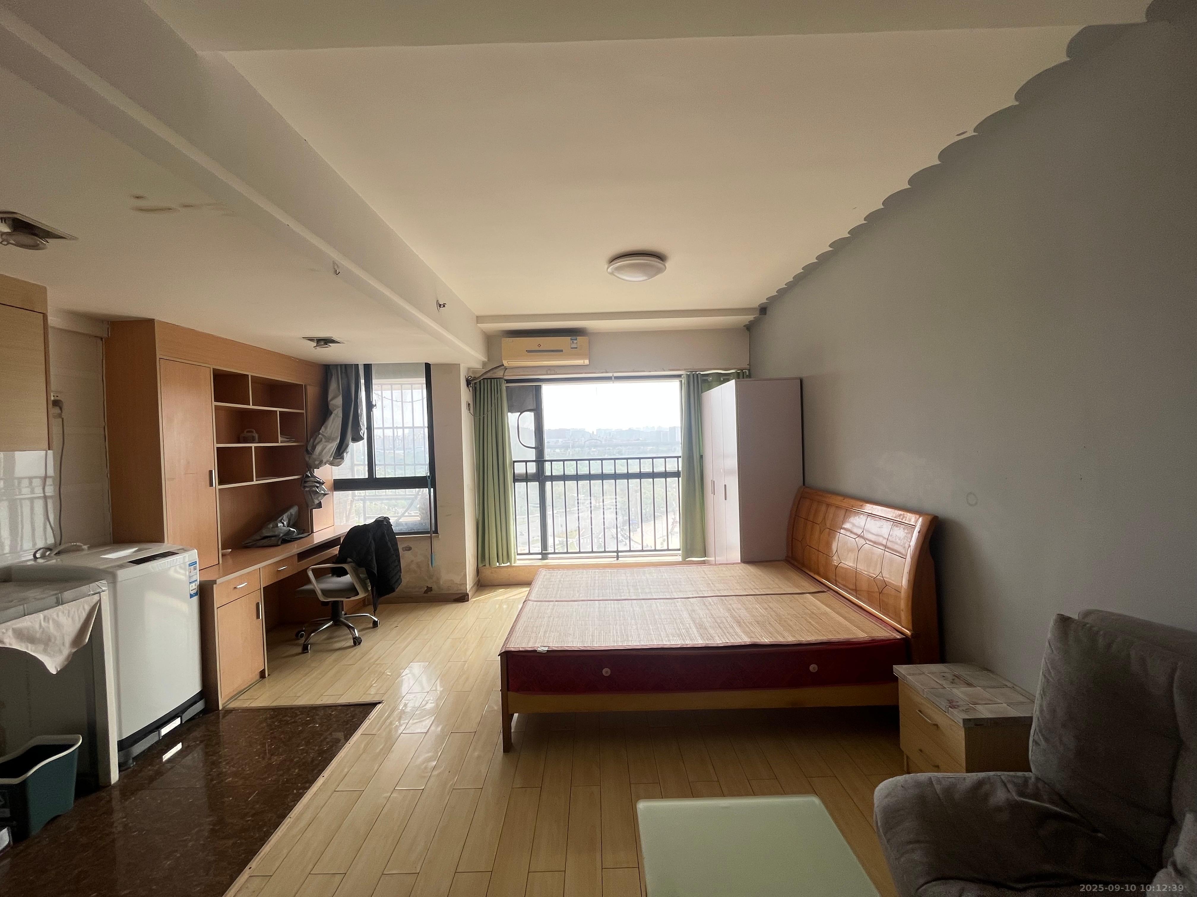 中信文化广场(中信新城二期)  1室1厅1卫    1000.0元/月 中信文化广场(中信新城二期)  1室1厅1卫    1000.0元/月