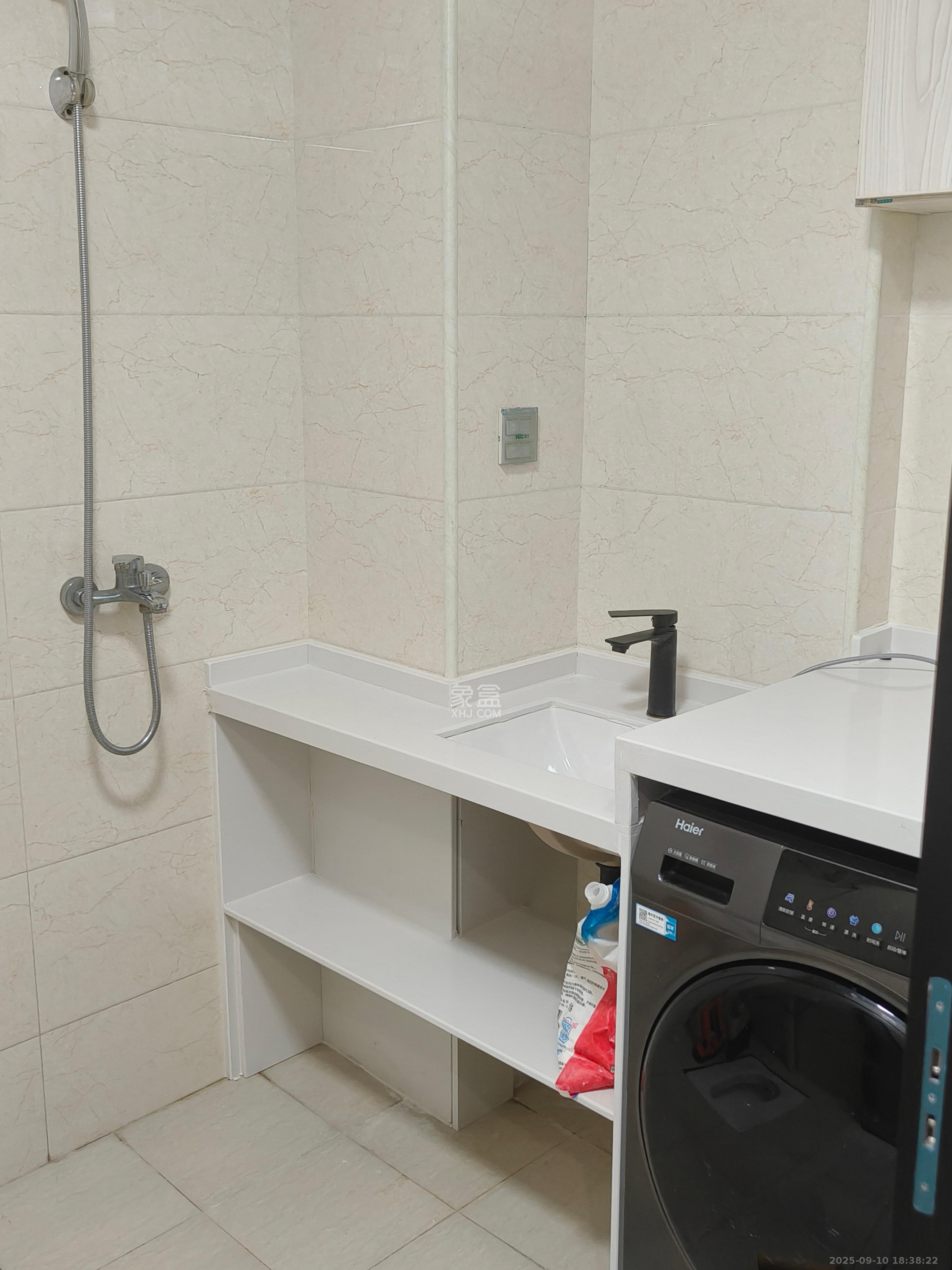 金茂梅溪湖  1室1厅1卫    1600.0元/月室内图