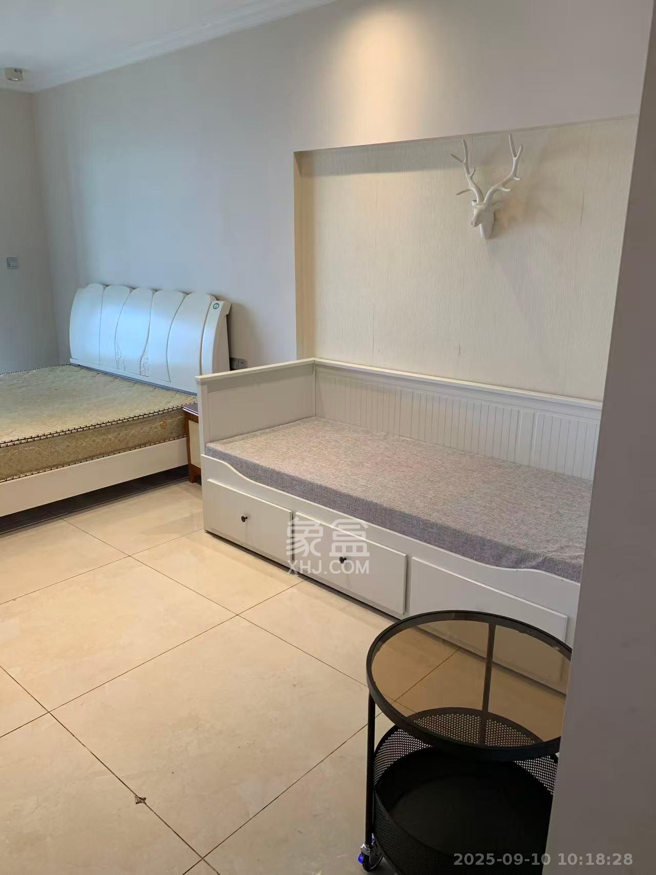 保利国际广场 1室1厅1卫 2000.0元/月 保利国际广场 1室1厅1卫 2000.0元/月室内图