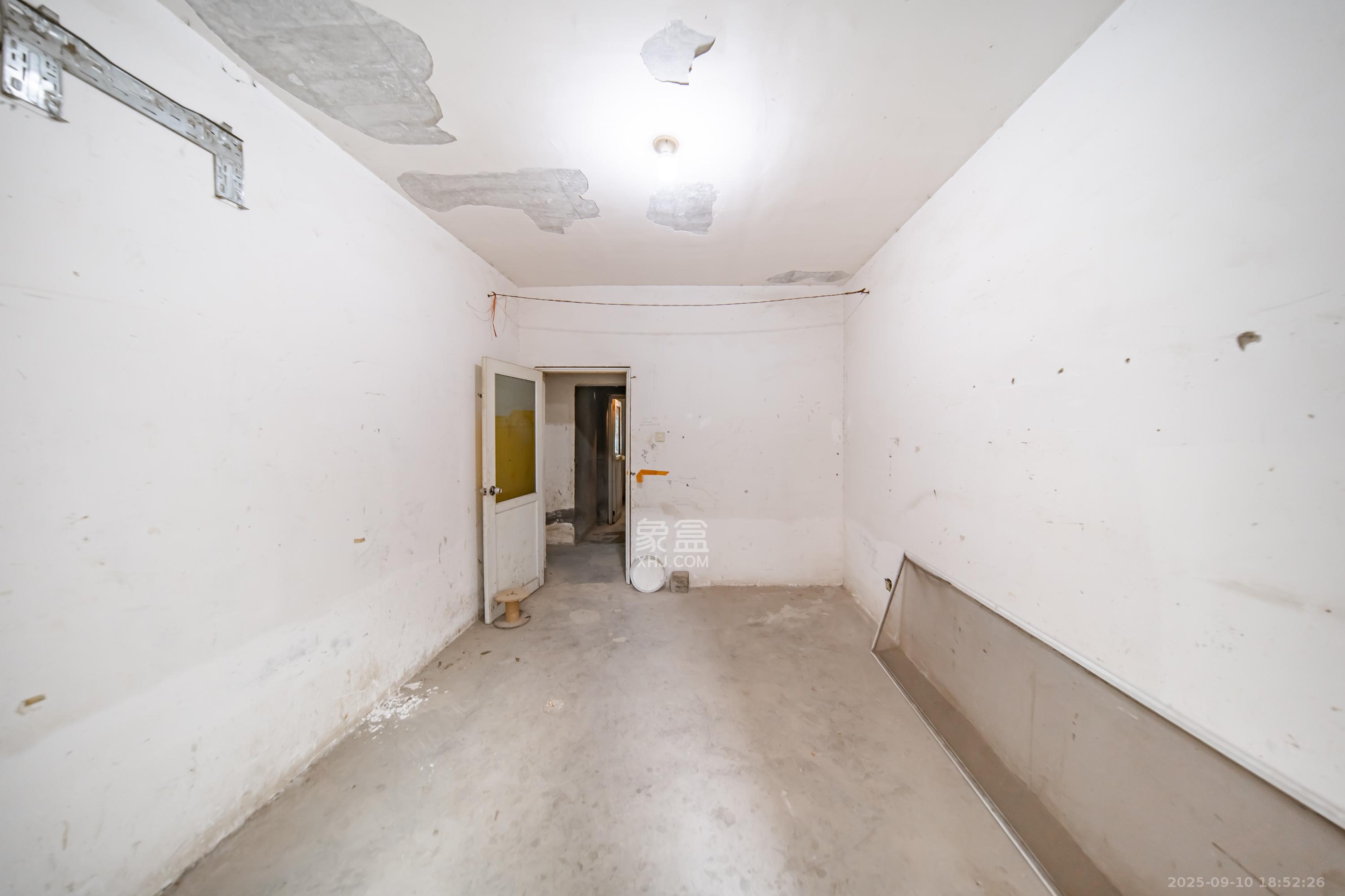 洋湖景园 3室2厅2卫 80.0万 洋湖景园 3室2厅2卫 80.0万卧室