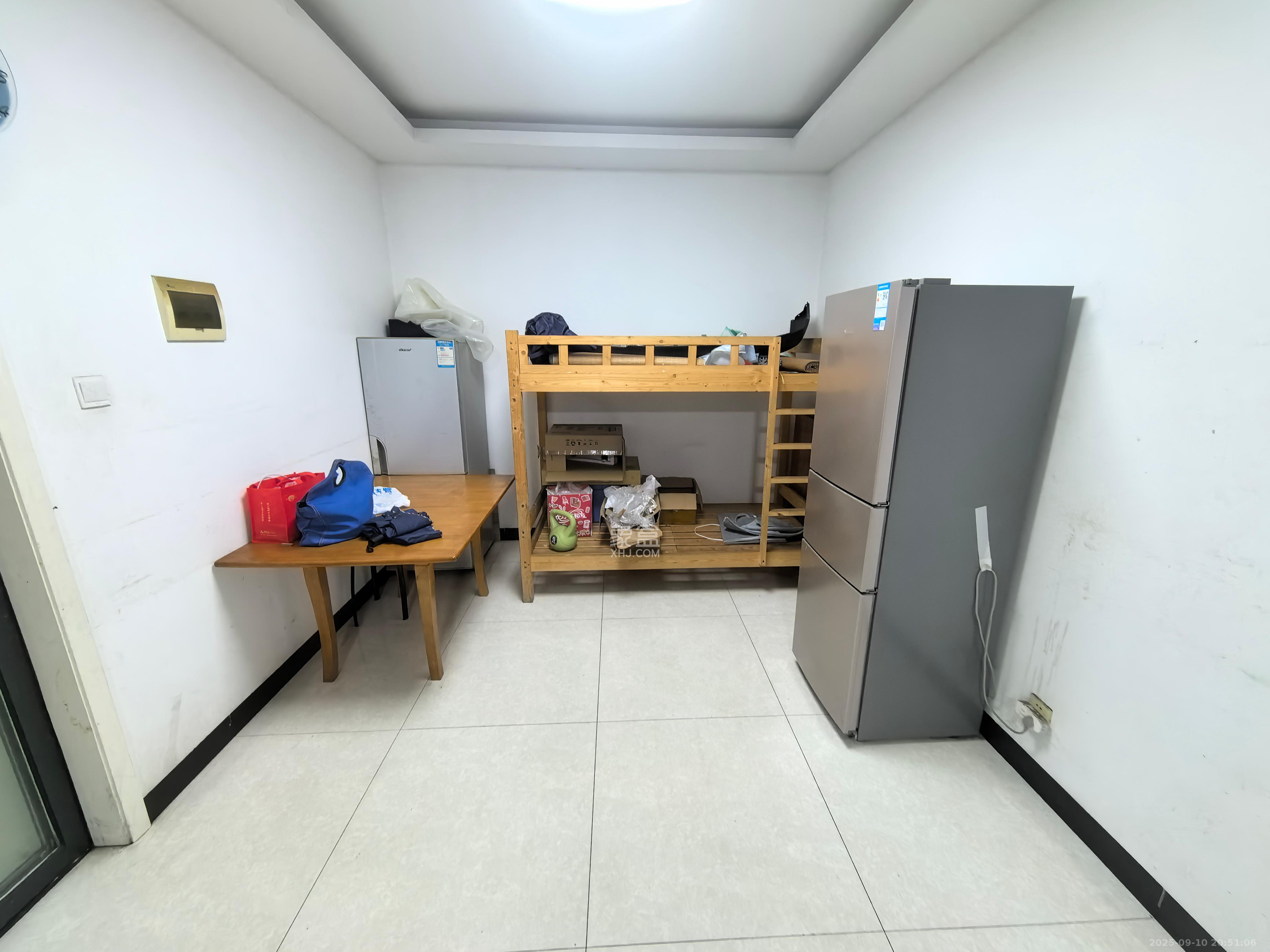 欣胜园 3室2厅2卫 1880.0元/月 欣胜园 3室2厅2卫 1880.0元/月室内图