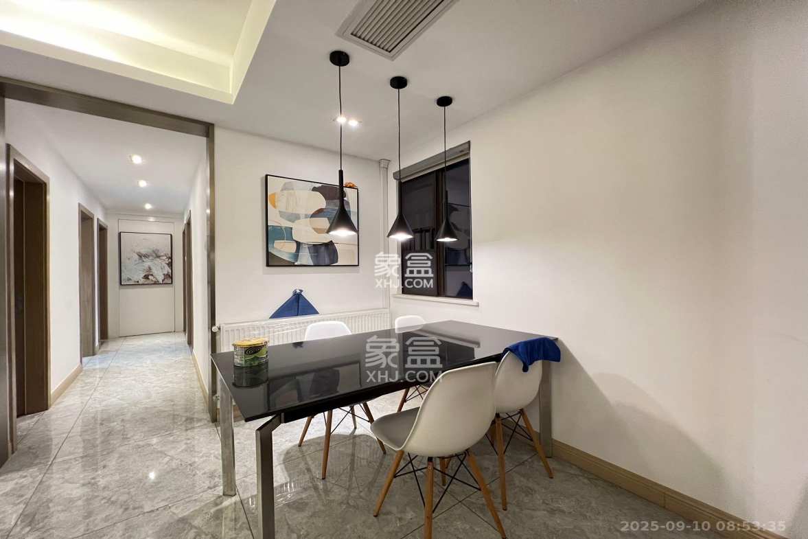 保利西海岸B区  3室2厅2卫    5000.0元/月 保利西海岸B区  3室2厅2卫    5000.0元/月室内图