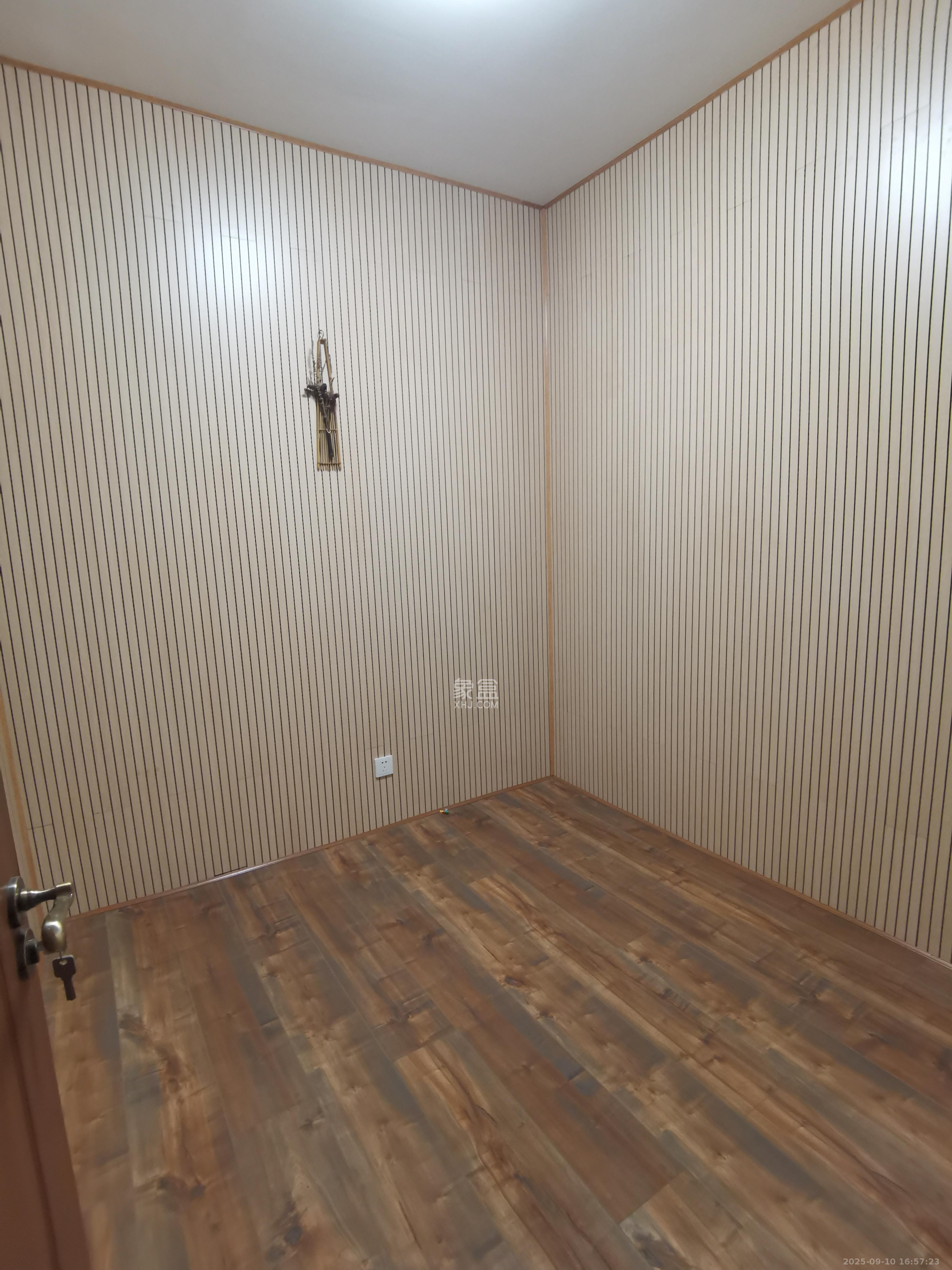 八方小区C区  4室2厅2卫    4500.0元/月室内图