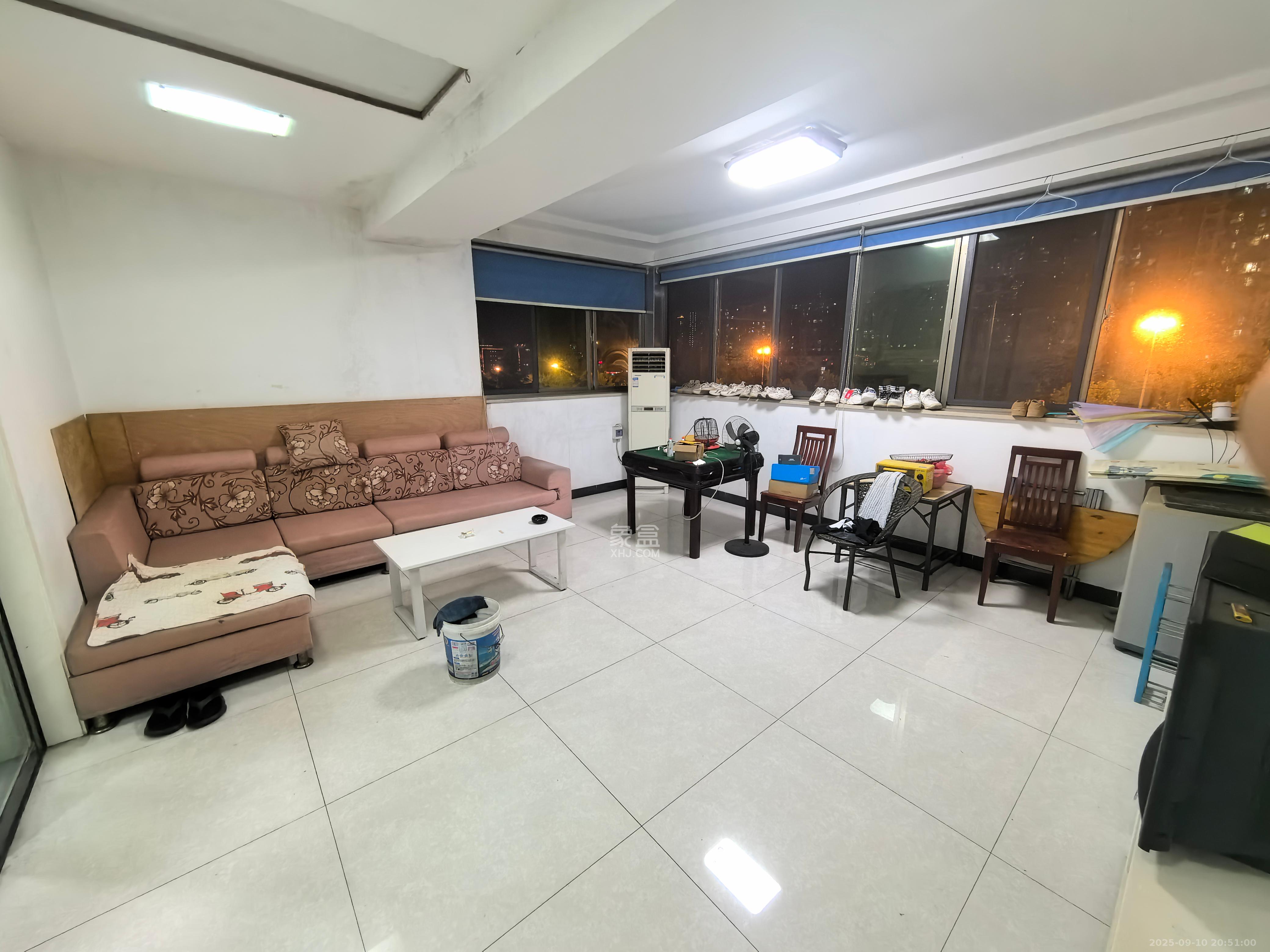 欣胜园 3室2厅2卫 1880.0元/月 欣胜园 3室2厅2卫 1880.0元/月室内图