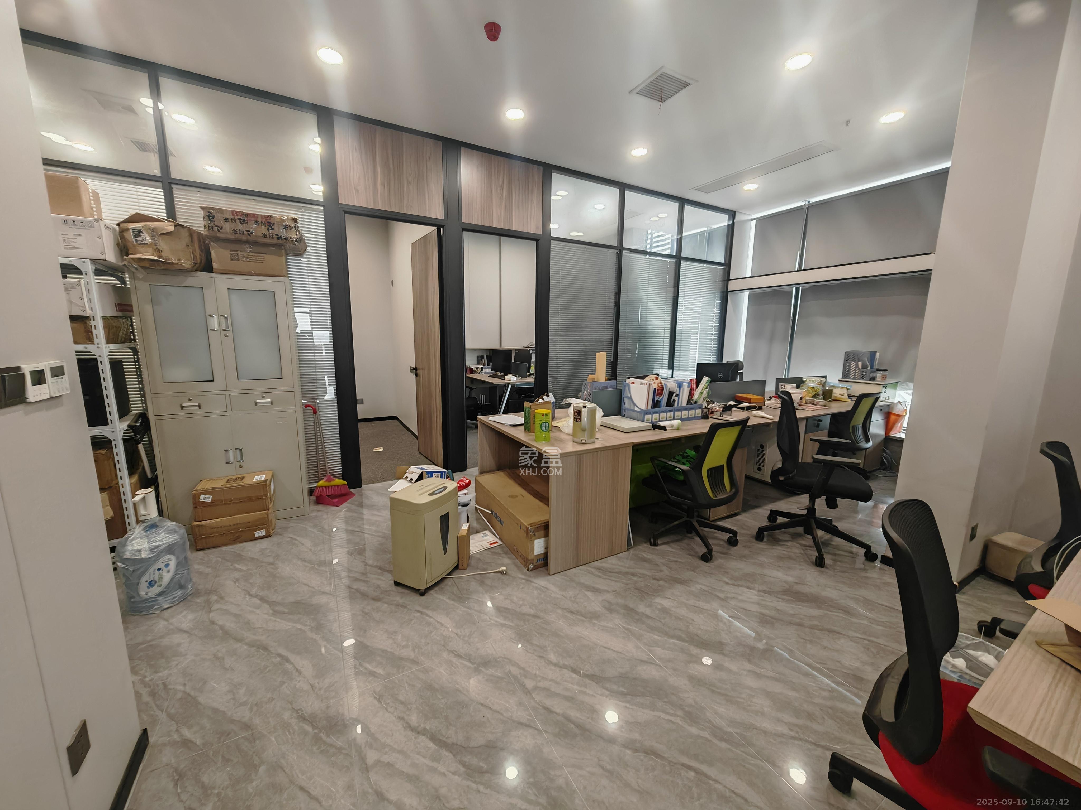 京武浪琴山三期(京武中心) 4室1厅1卫 20000.0元/月 京武浪琴山三期(京武中心) 4室1厅1卫 20000.0元/月室内图