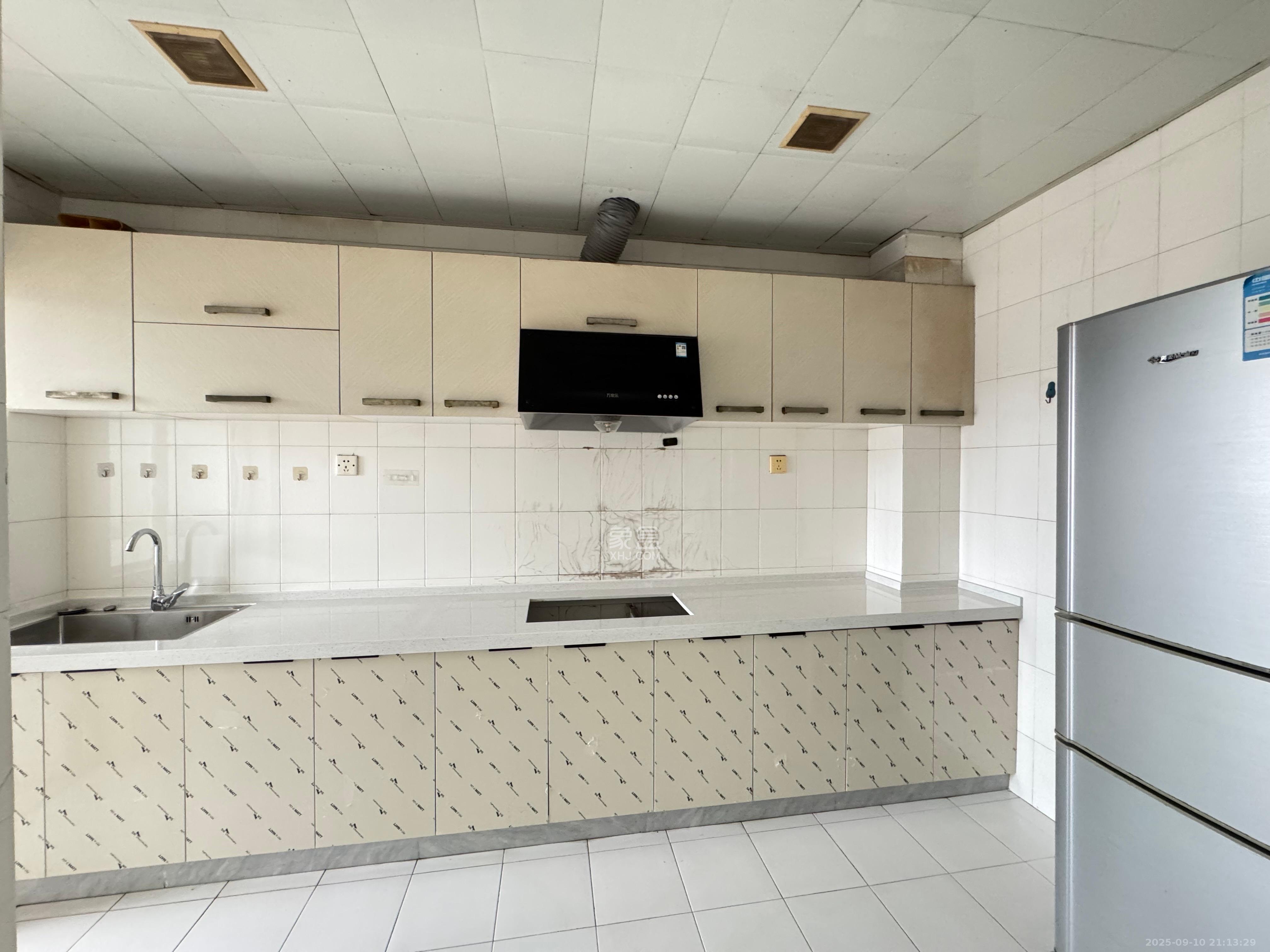 山水人家一二期 3室2厅2卫 1400.0元/月 山水人家一二期 3室2厅2卫 1400.0元/月室内图