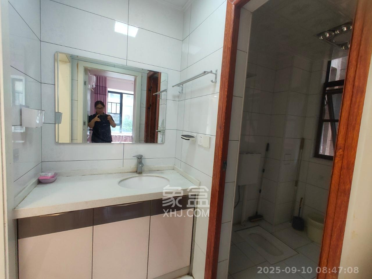 联诚雅郡 3室2厅2卫 2000.0元/月 联诚雅郡 3室2厅2卫 2000.0元/月室内图