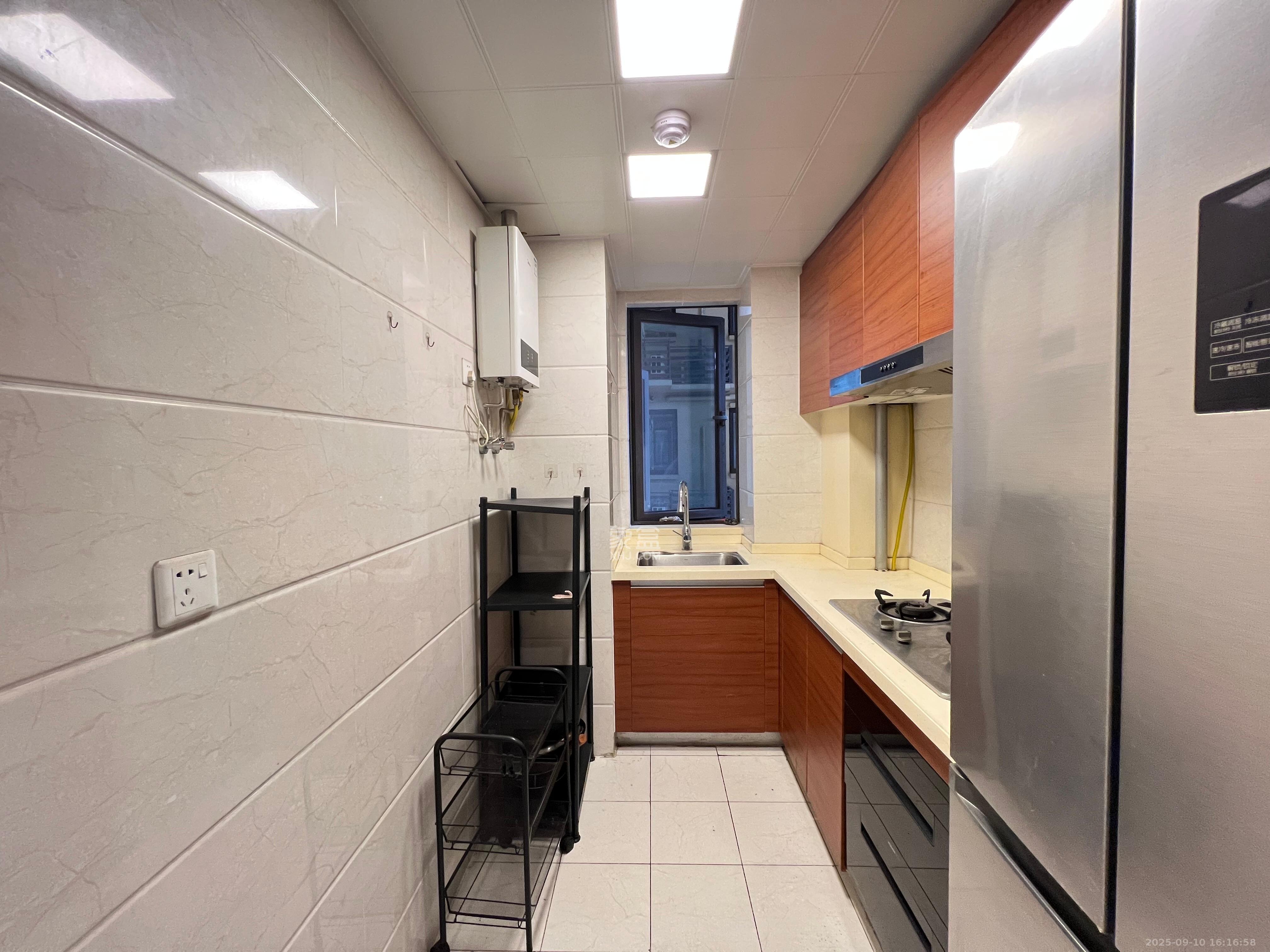 龙湖水晶郦城 3室2厅1卫 2700.0元/月 龙湖水晶郦城 3室2厅1卫 2700.0元/月室内图