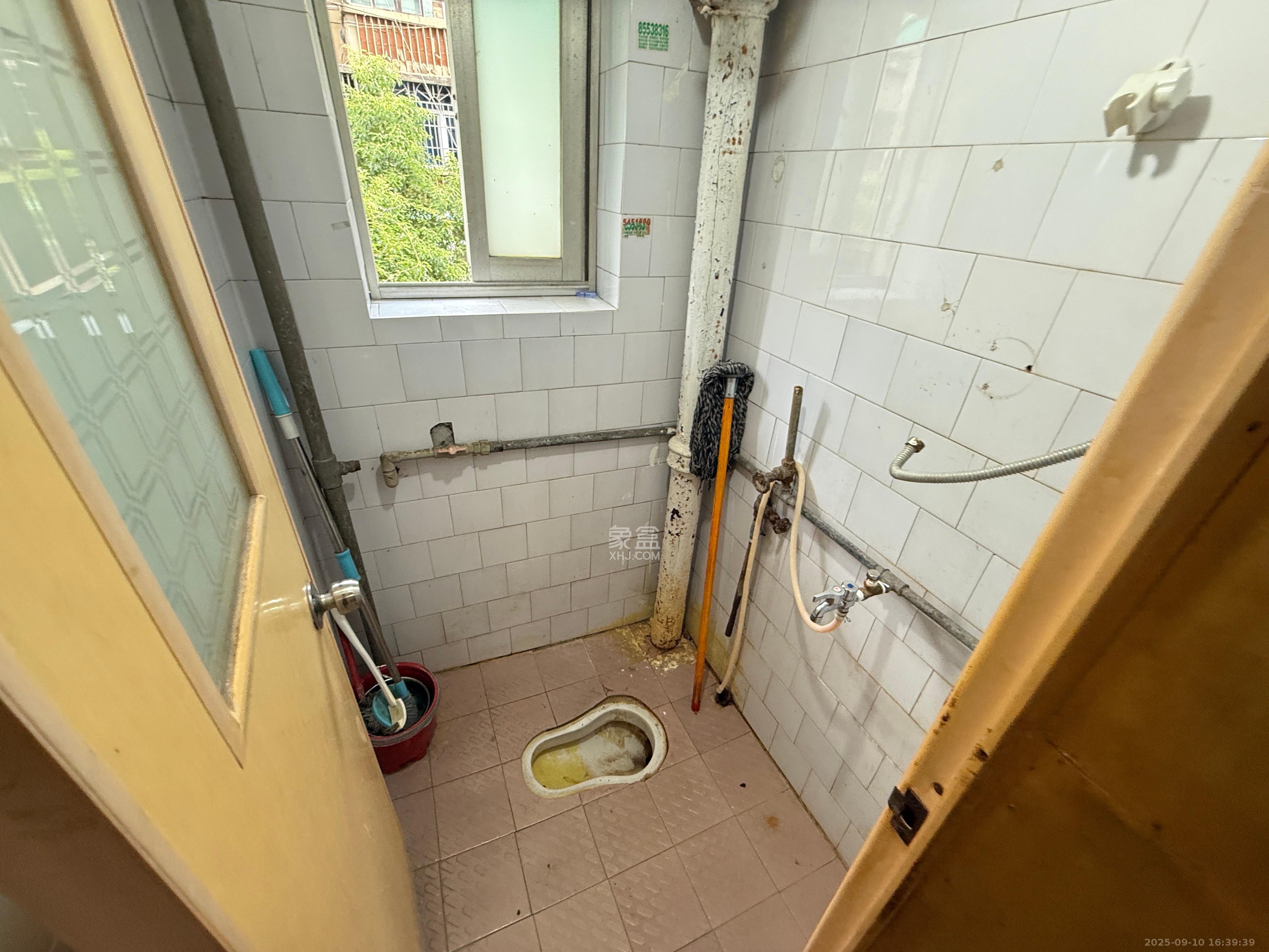 牛角塘社区 4室2厅1卫 1800.0元/月 牛角塘社区 4室2厅1卫 1800.0元/月室内图