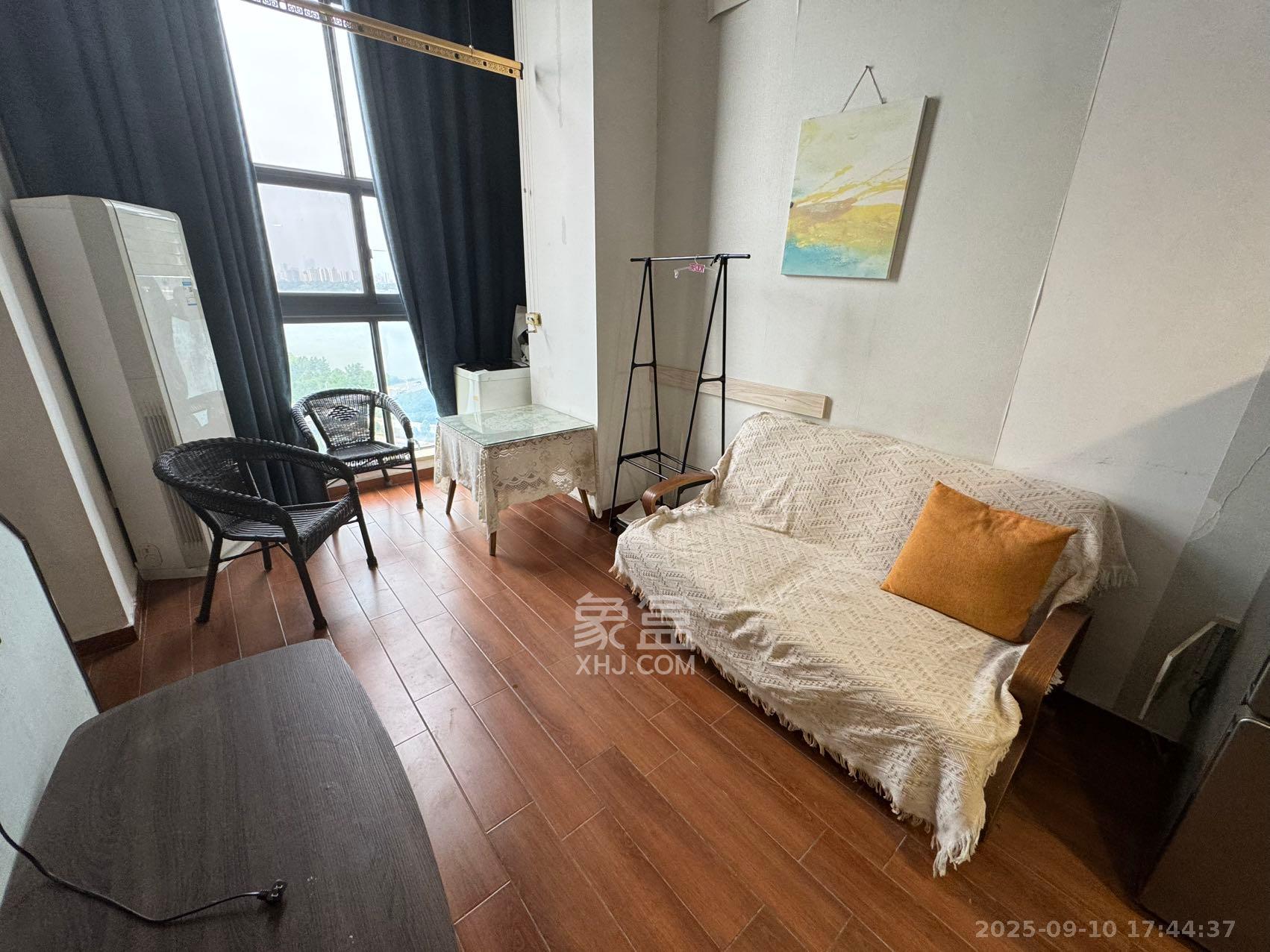 兰亭湾畔 1室1厅1卫 1400.0元/月 兰亭湾畔 1室1厅1卫 1400.0元/月室内图