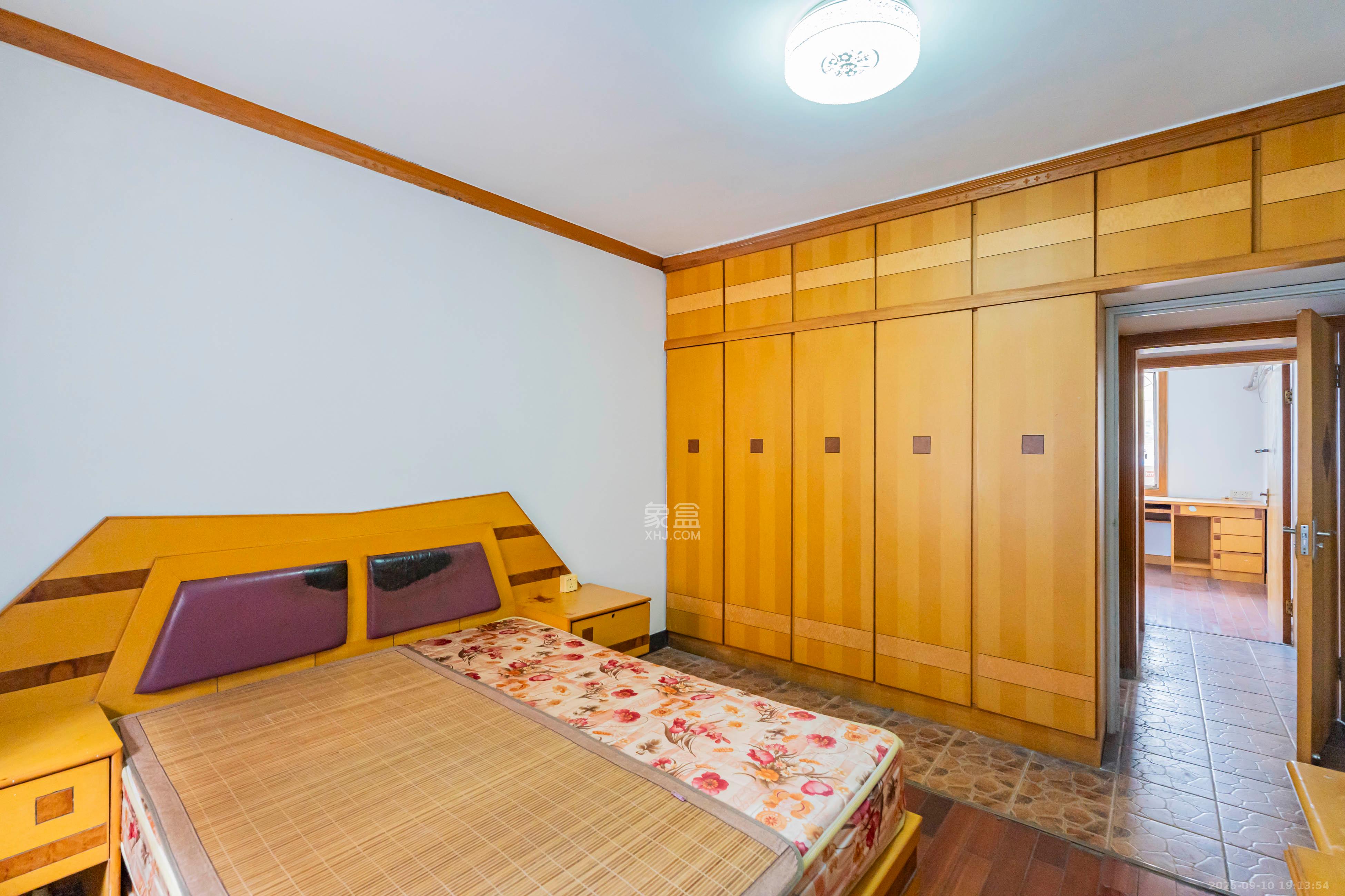 兴汉门公寓 4室2厅1卫 115.0万 兴汉门公寓 4室2厅1卫 115.0万卧室