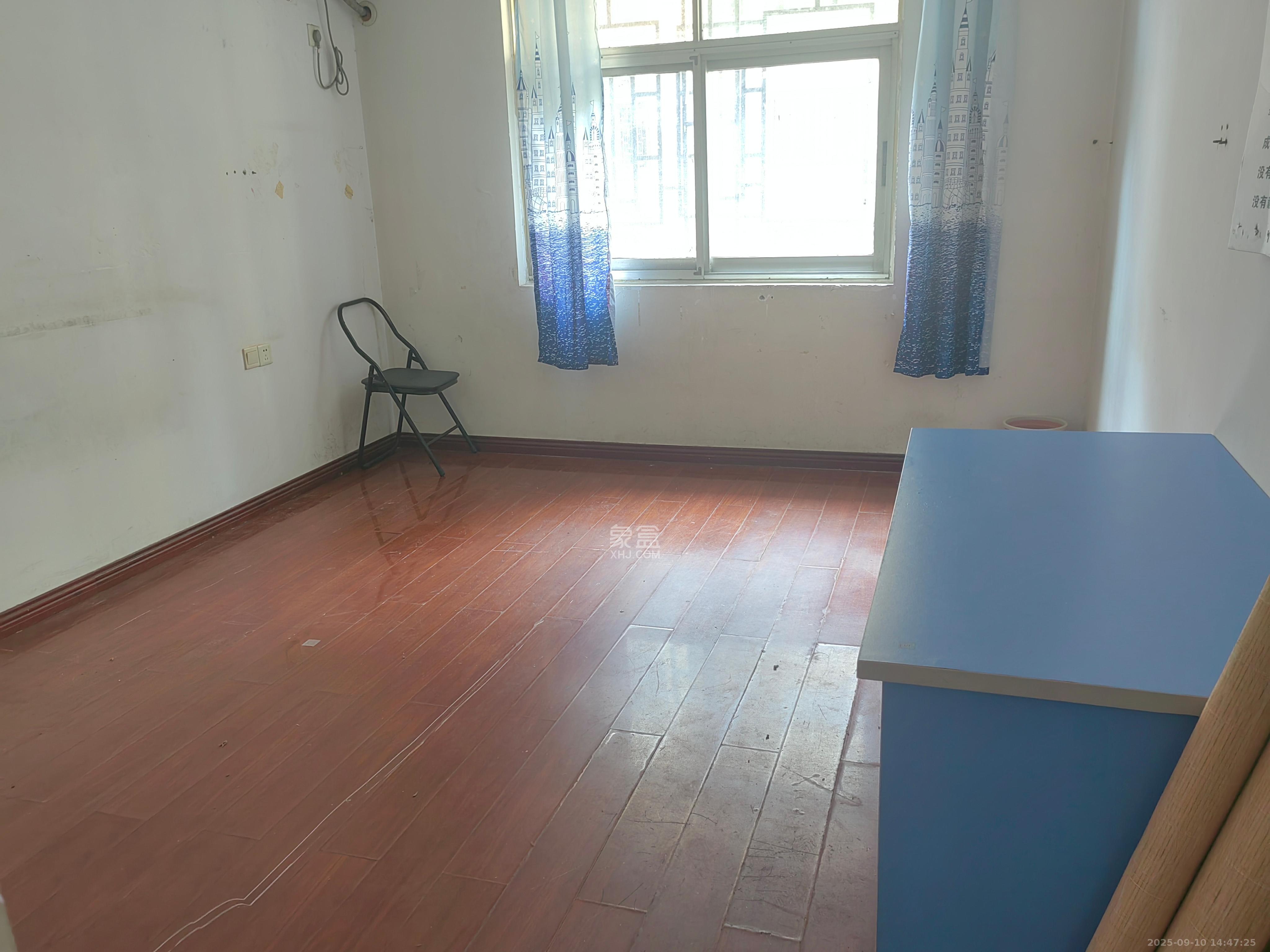 文艺公寓  3室2厅2卫    3100.0元/月室内图