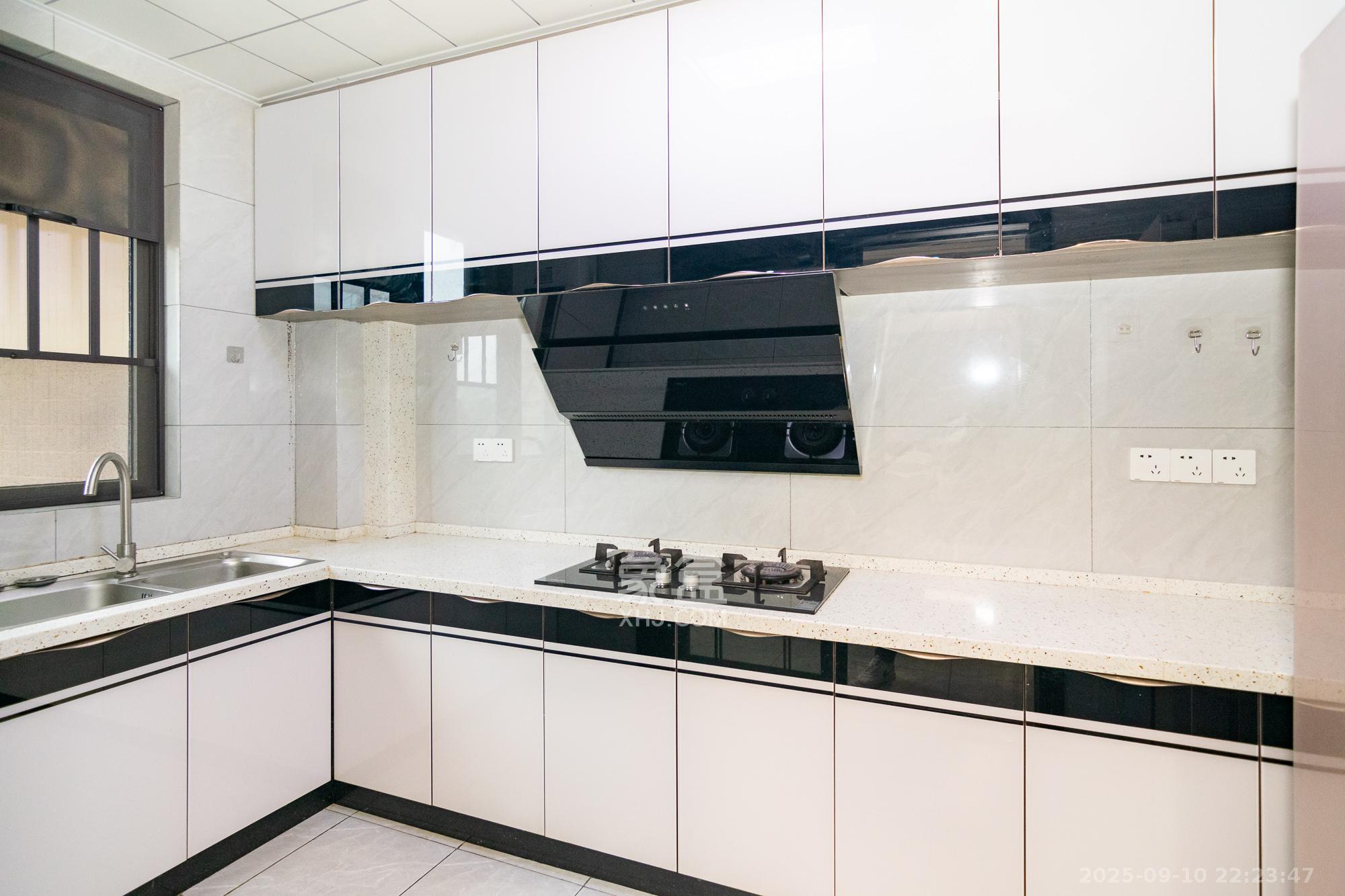 润和长郡（润和紫郡二三期）  4室2厅2卫    99.5万厨房