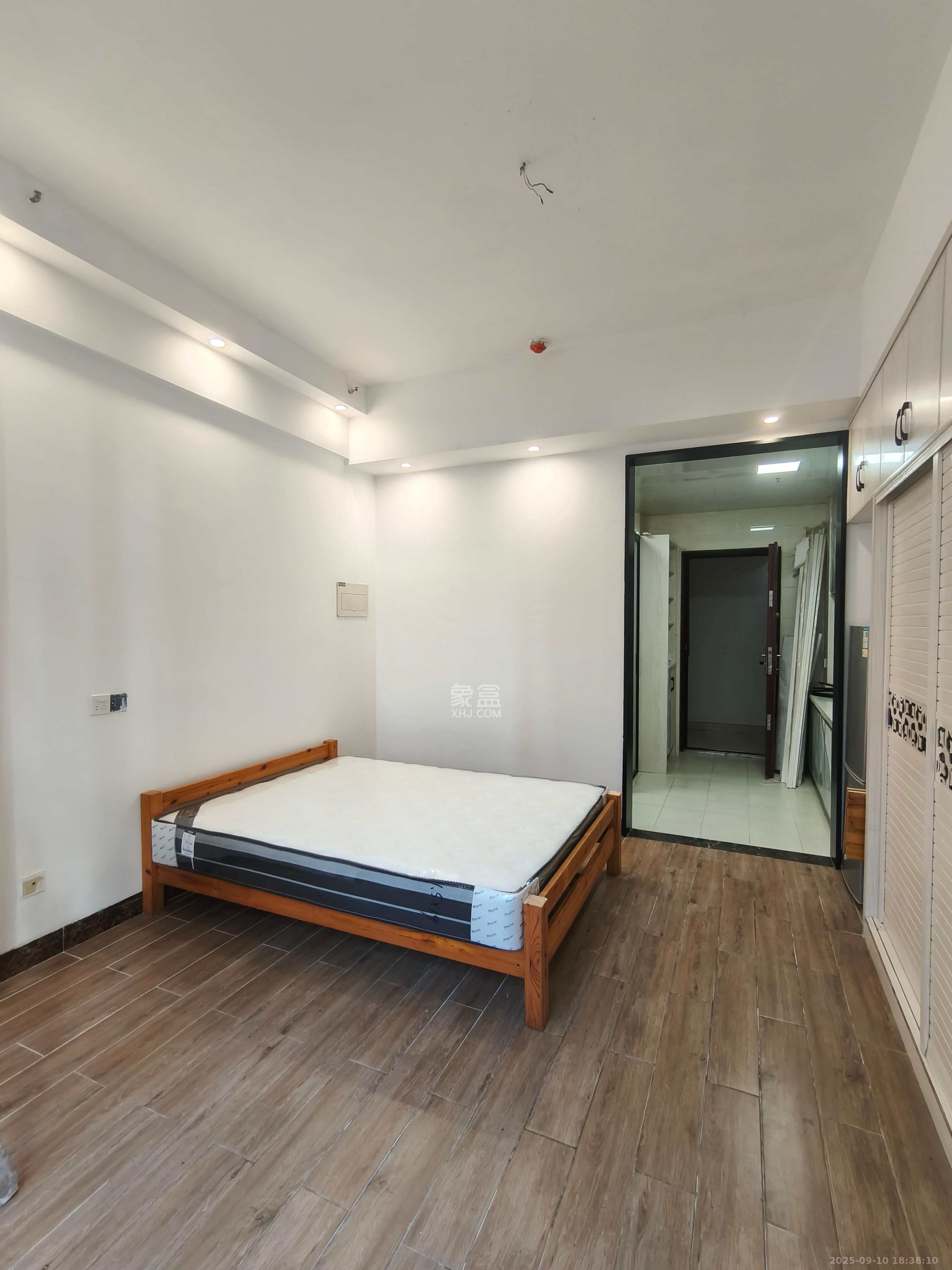 金茂梅溪湖  1室1厅1卫    1600.0元/月室内图