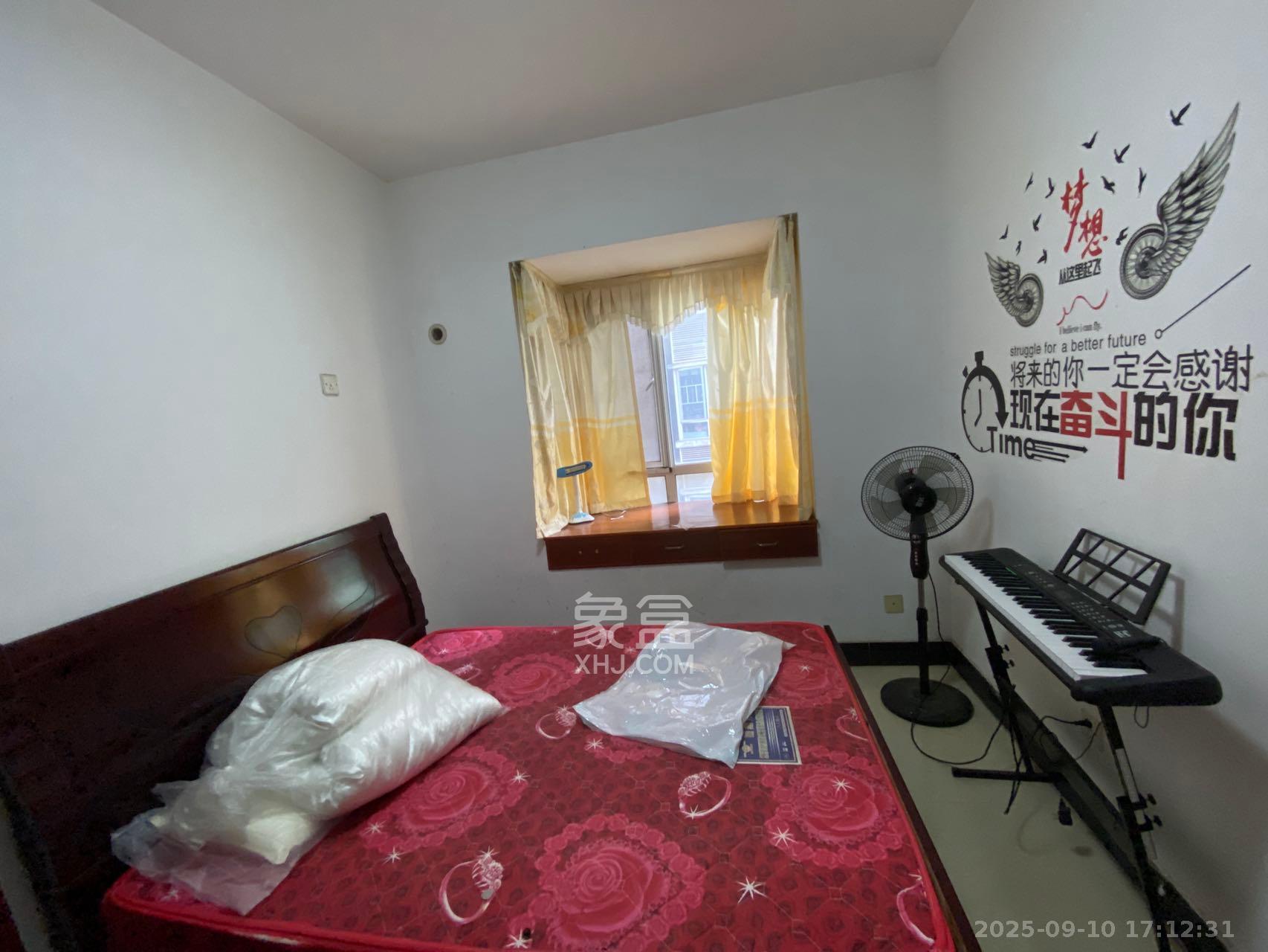 麓山枫情  3室2厅1卫    2300.0元/月 麓山枫情  3室2厅1卫    2300.0元/月室内图