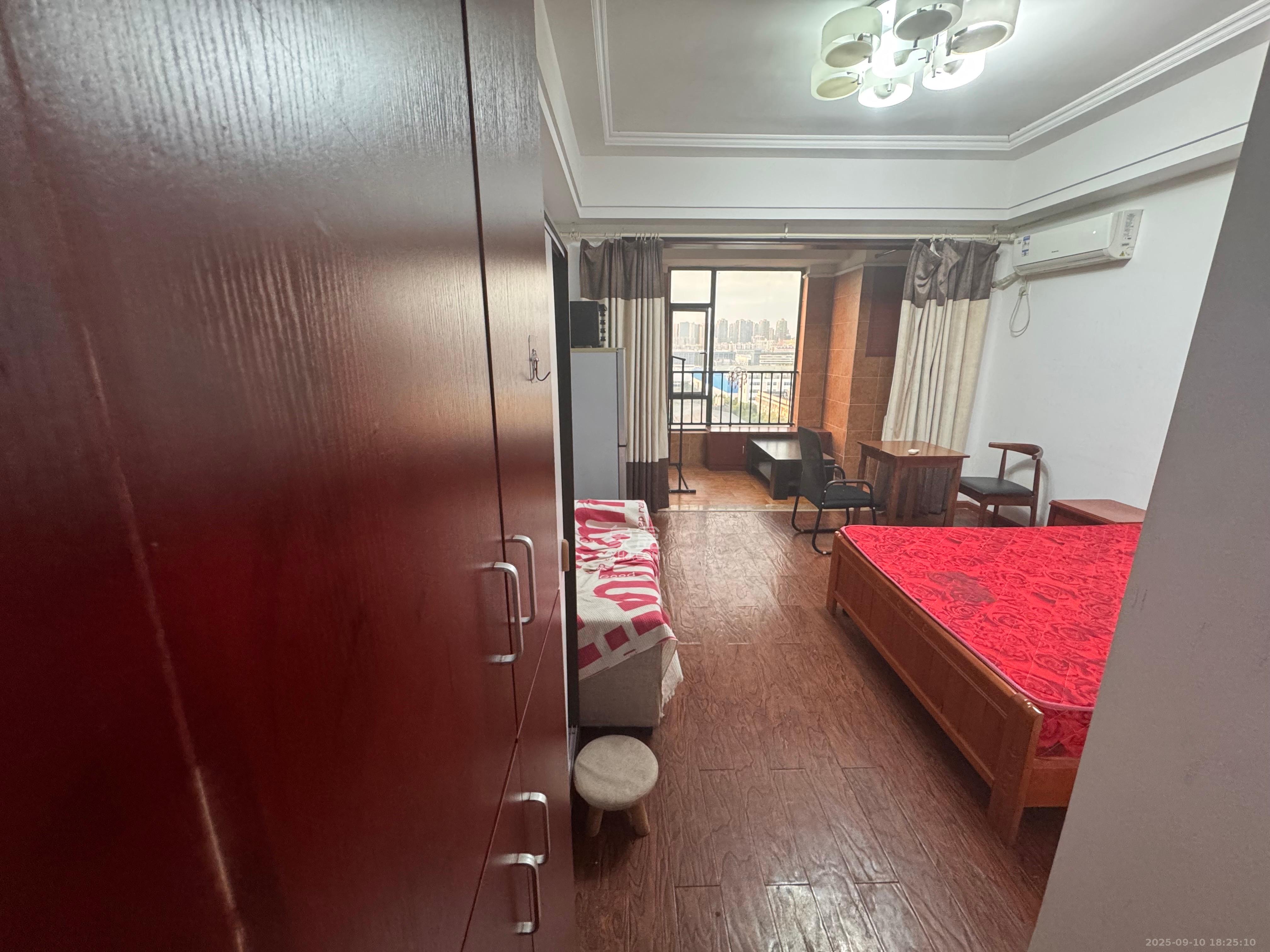 天元涉外景园B区  1室1厅1卫    1200.0元/月室内图