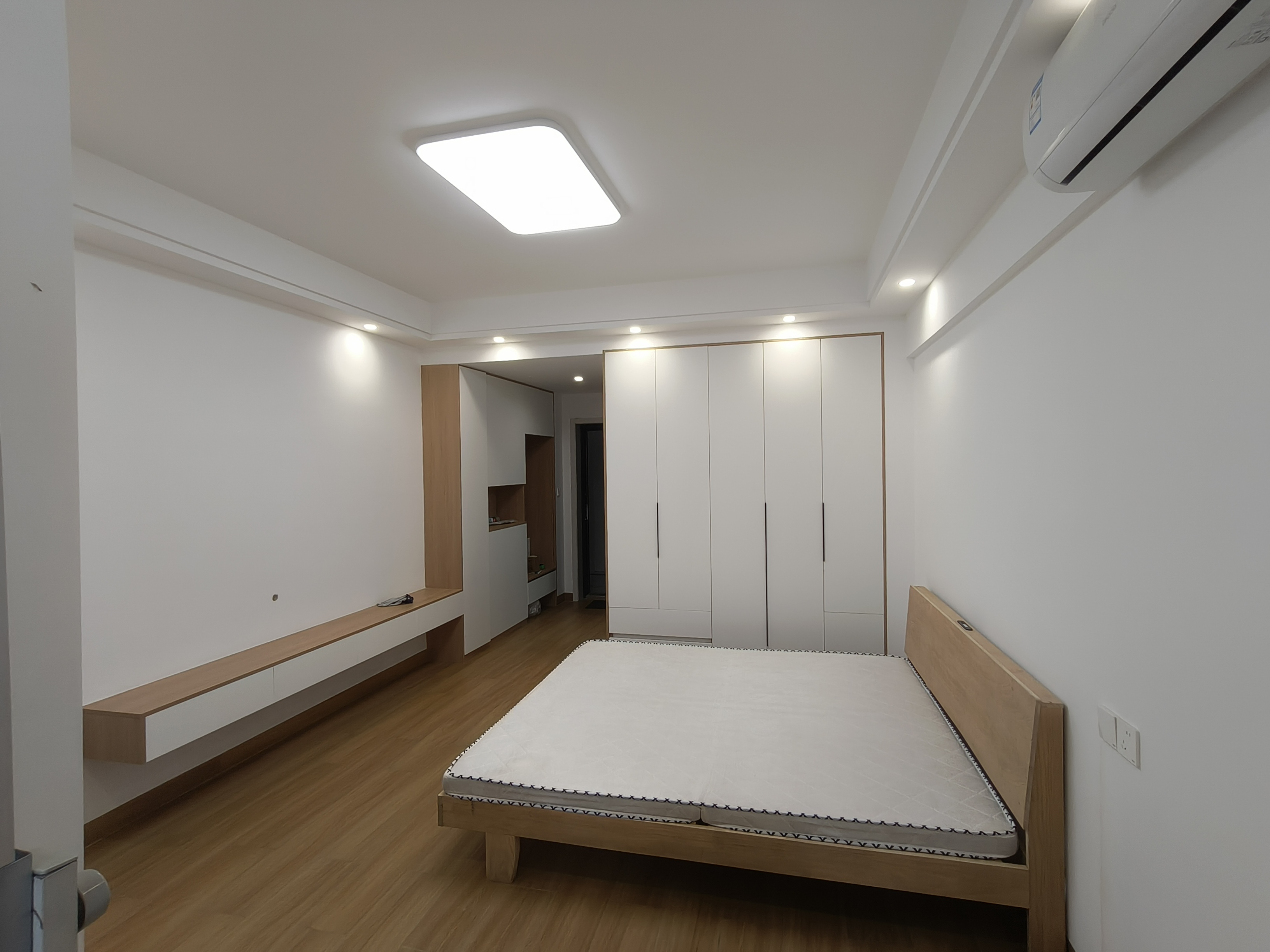 万恒樾府  1室0厅1卫   1300.00元/月室内图