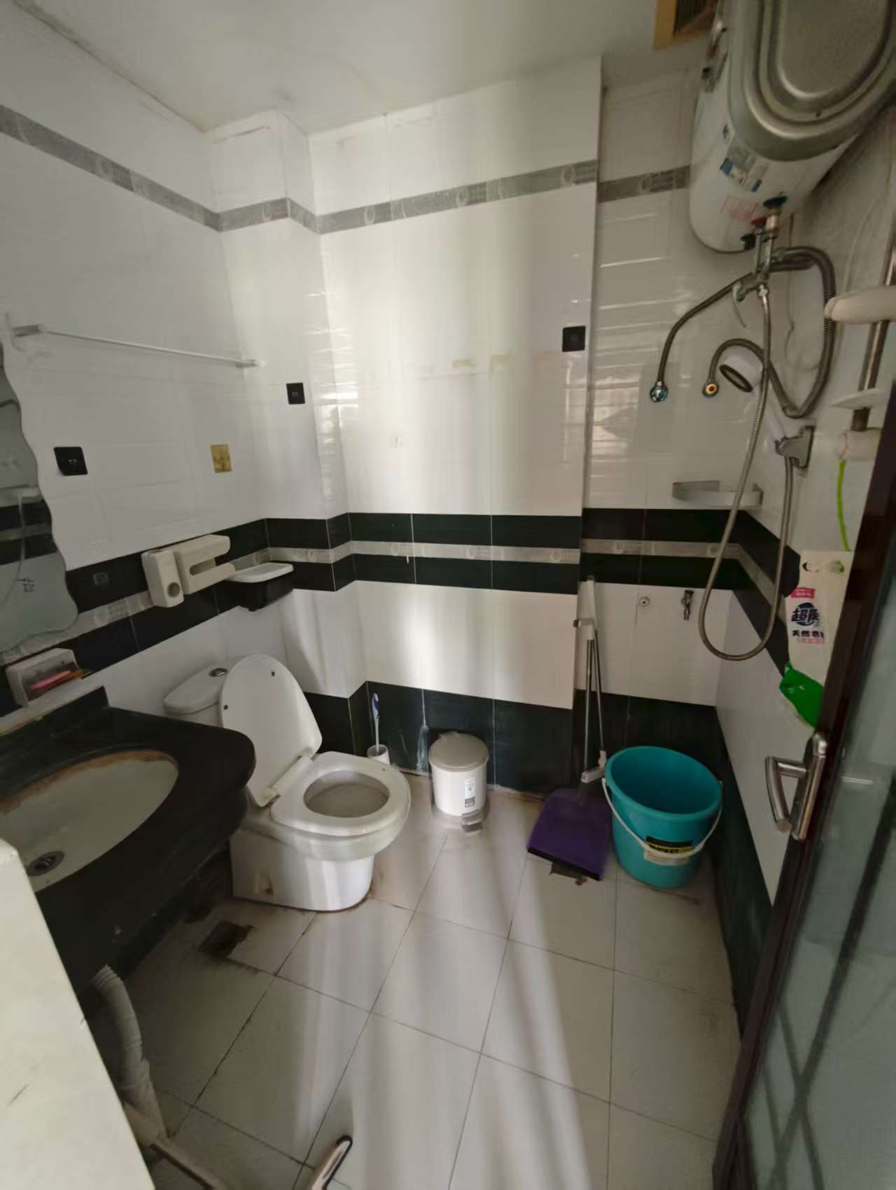 听海南国印象 1室1厅1卫 1300.0元/月 听海南国印象 1室1厅1卫 1300.0元/月室内图