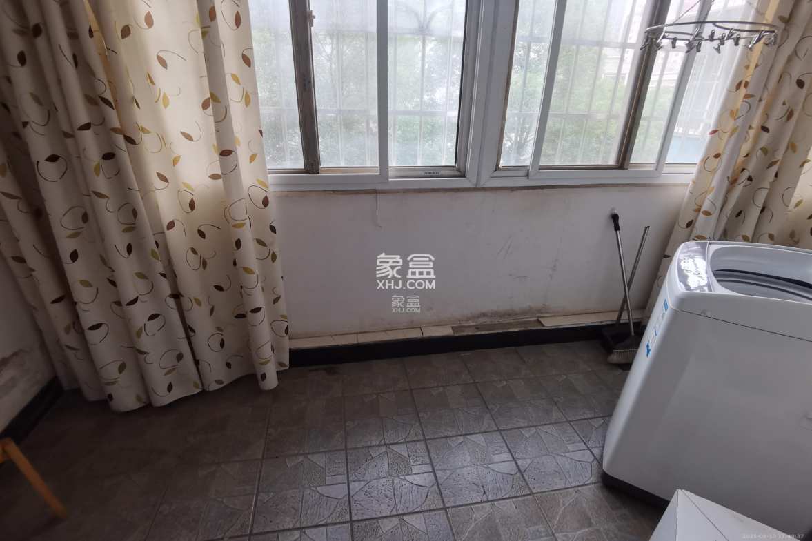 滨湖嘉园(湖滨小区) 3室2厅1卫 2700.0元/月 滨湖嘉园(湖滨小区) 3室2厅1卫 2700.0元/月室内图