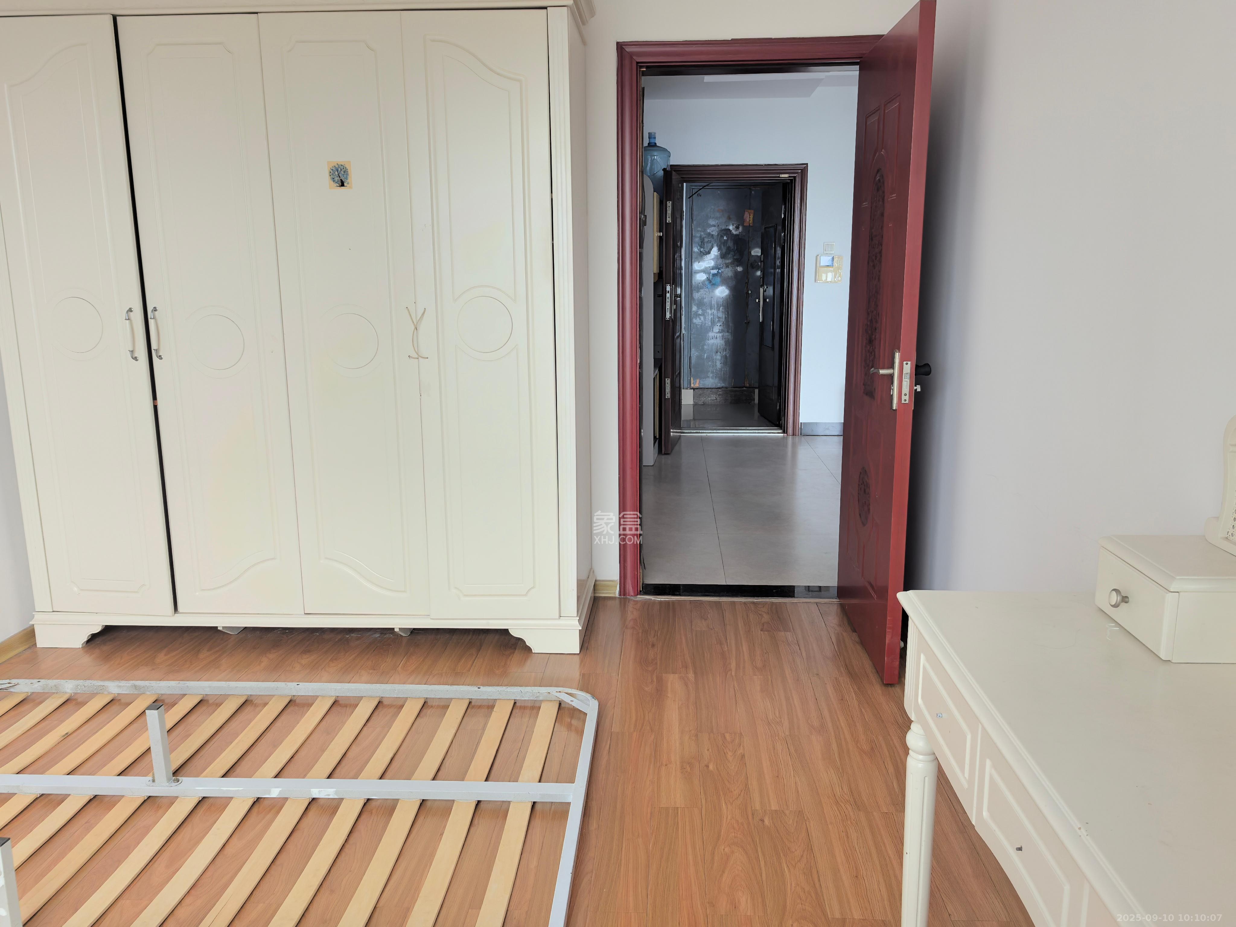 尚城  3室2厅1卫    2000.0元/月室内图