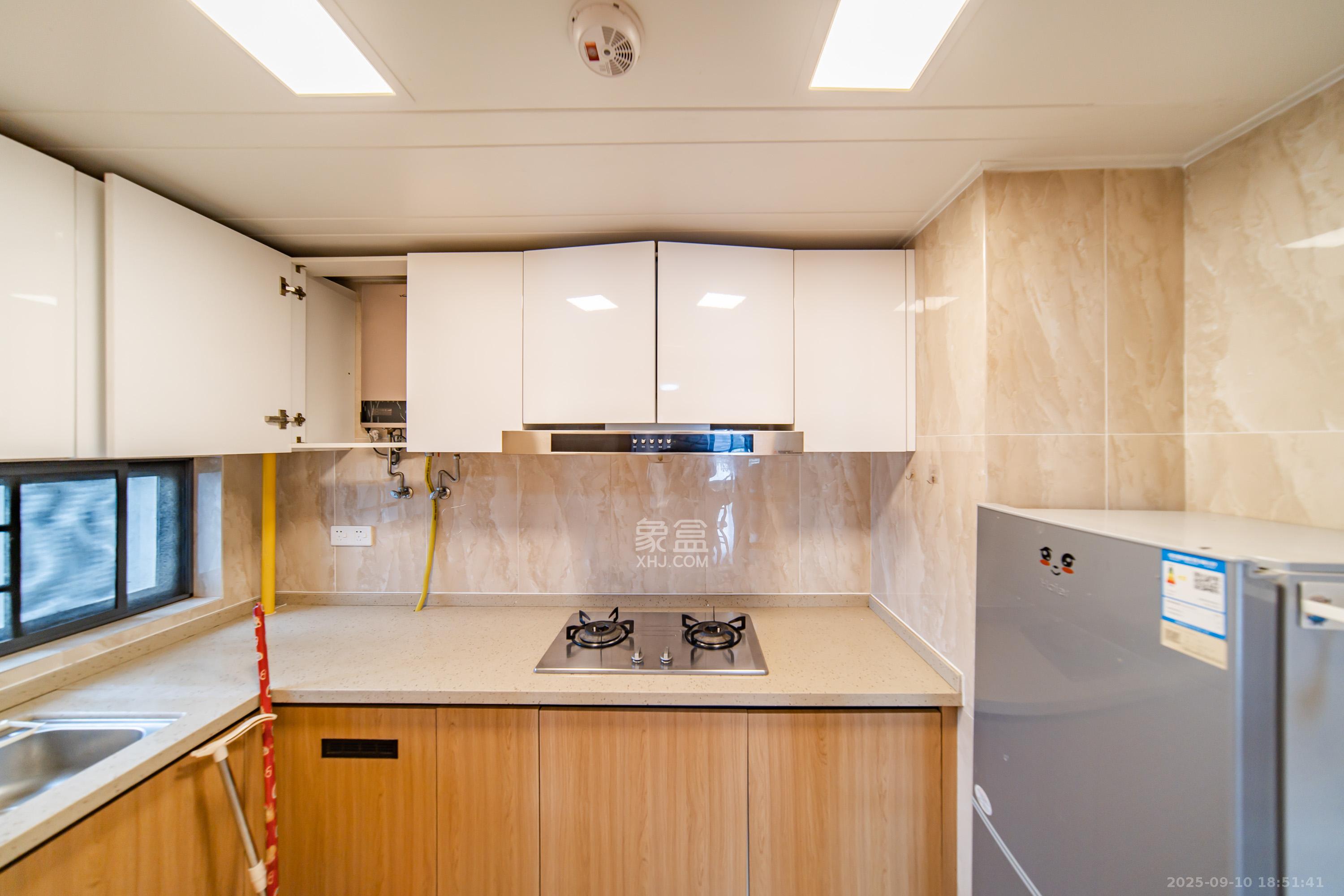 万科金域缇香 3室2厅2卫 120.0万 万科金域缇香 3室2厅2卫 120.0万厨房